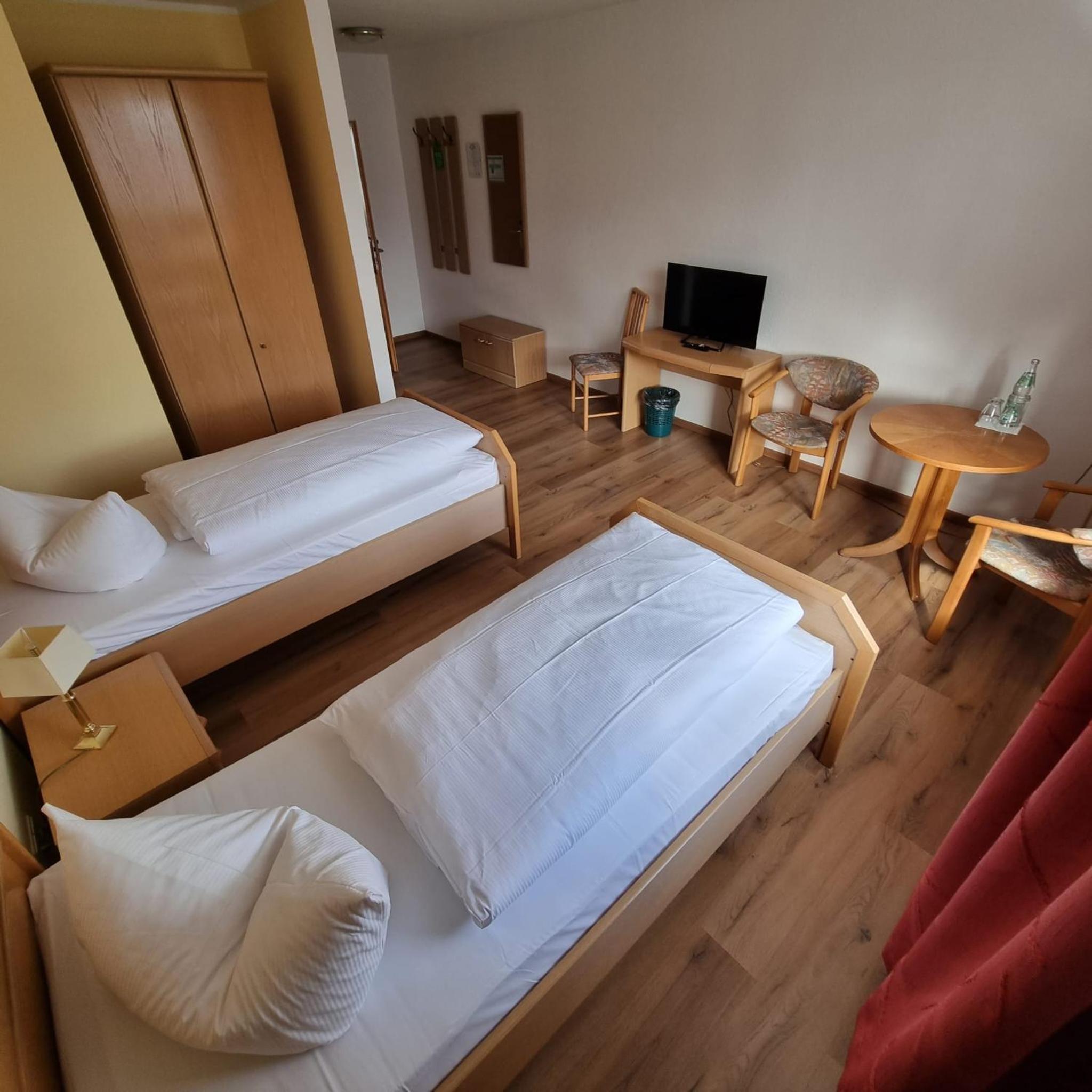 Twin Room - Photo 2