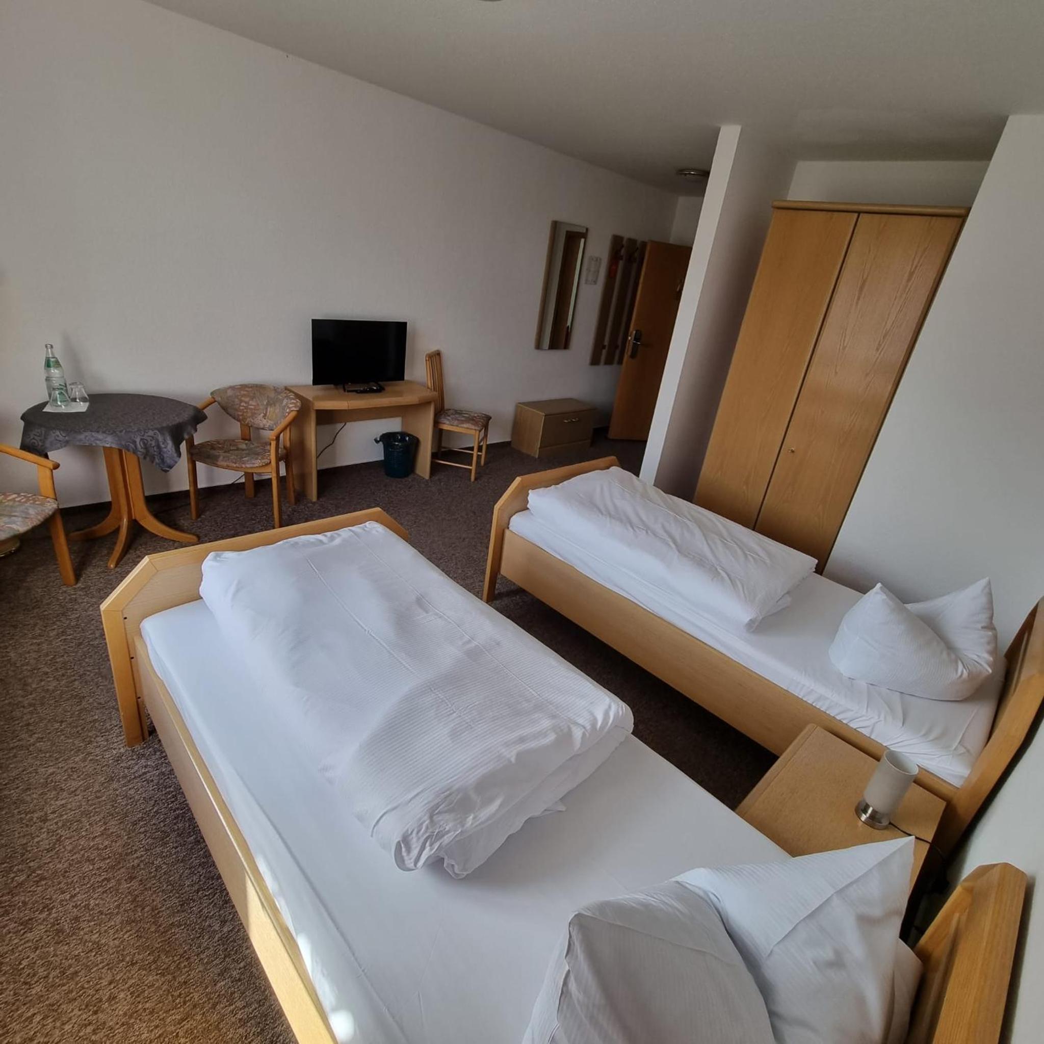 Twin Room - Photo 3