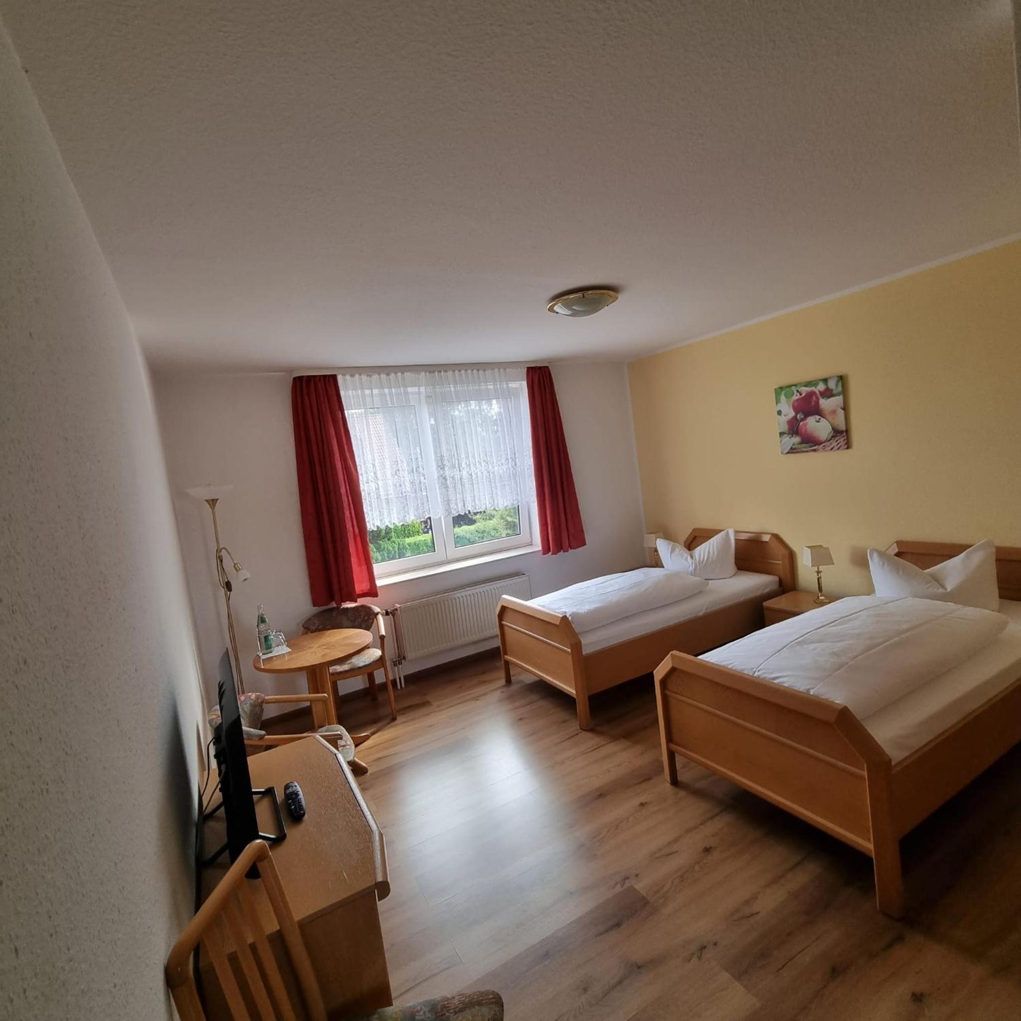 Twin Room - Photo 8