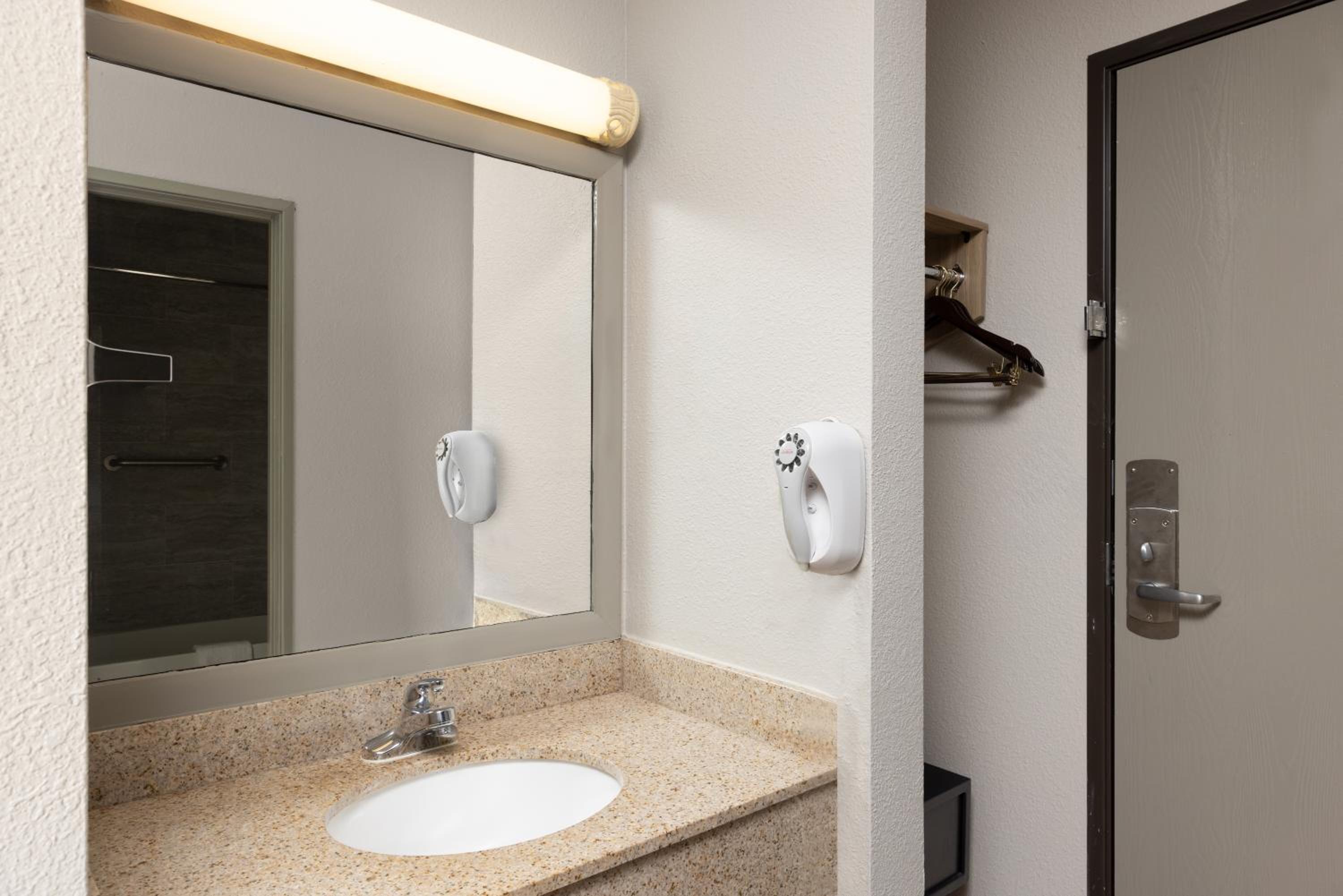 Suite - Photo 2