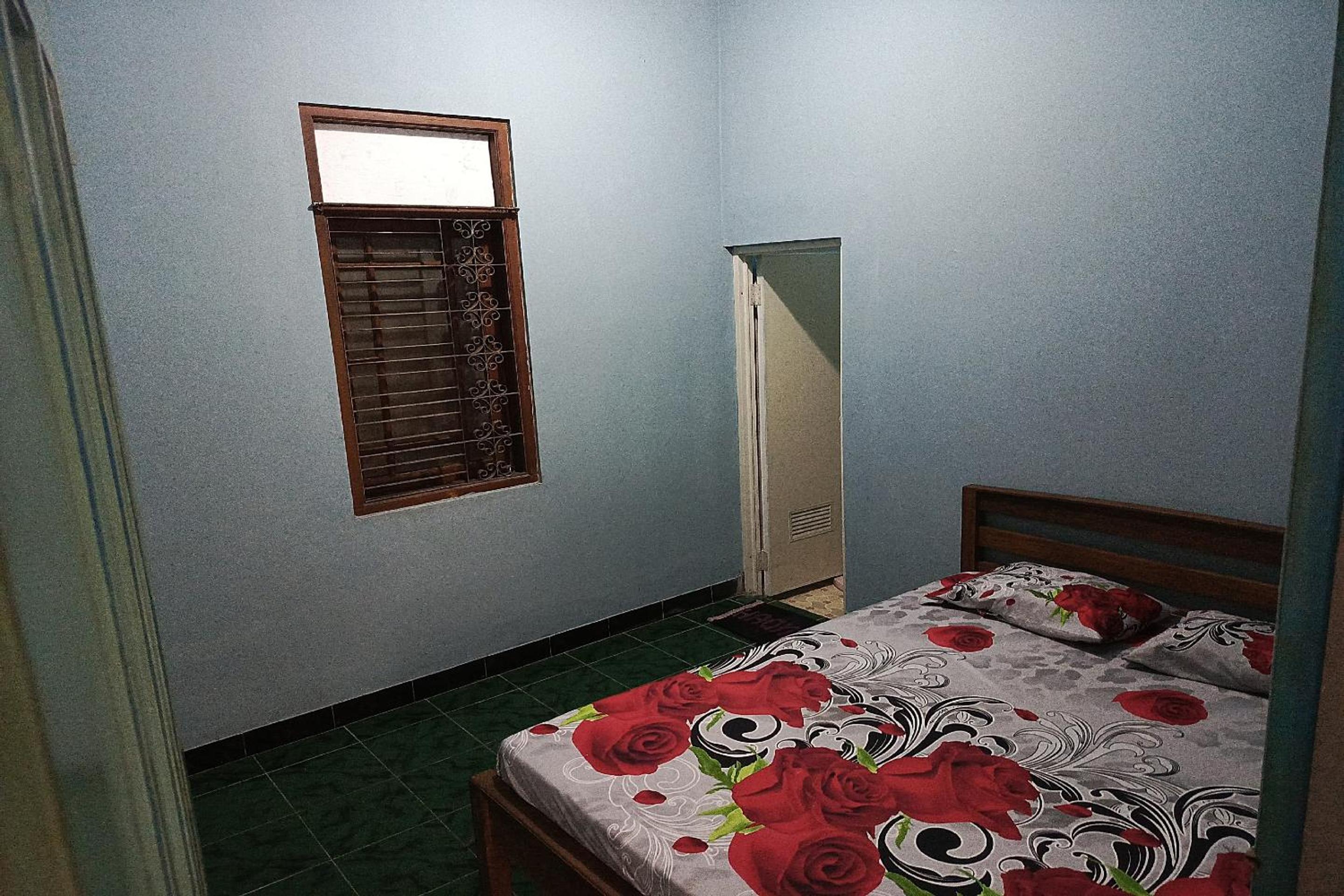 Budget Double Room photo 3