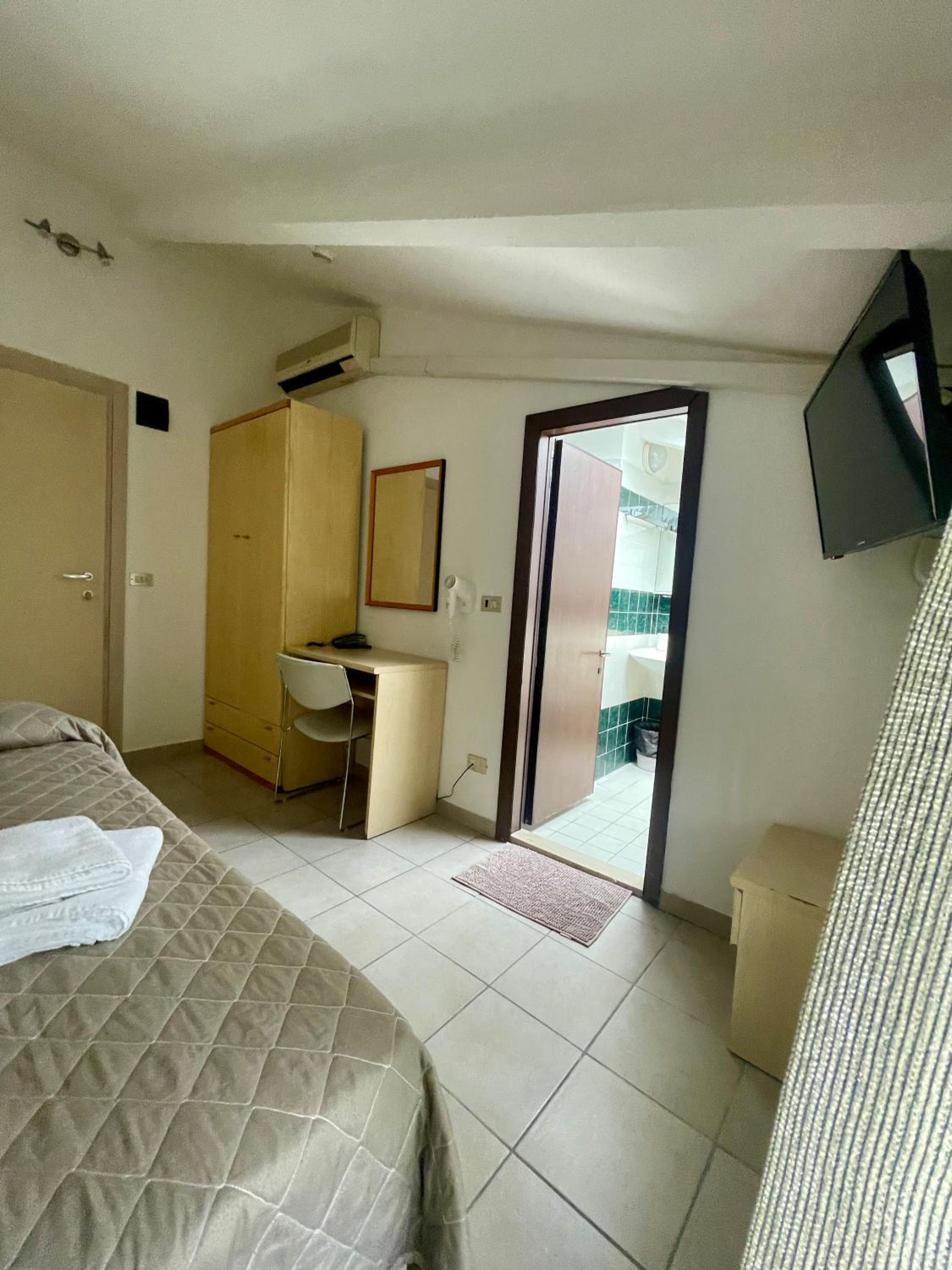 Economy Single Room
