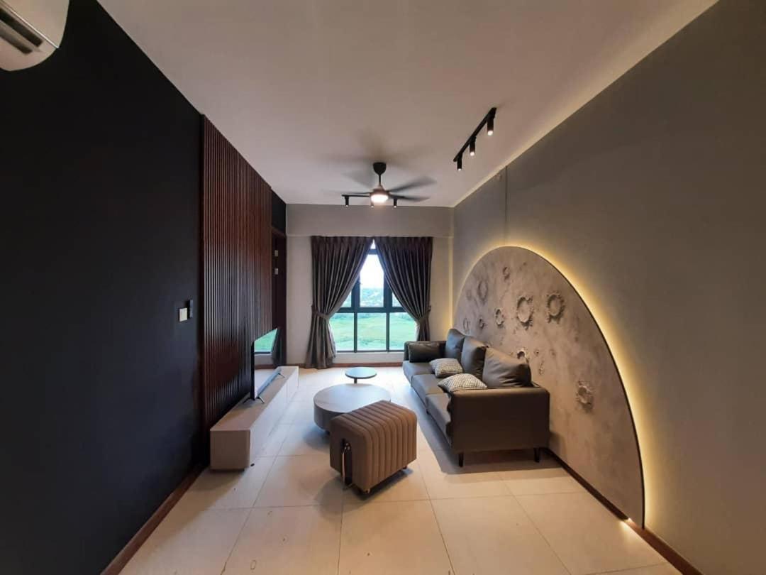 Family Two-Bedroom Apartment with View photo 3