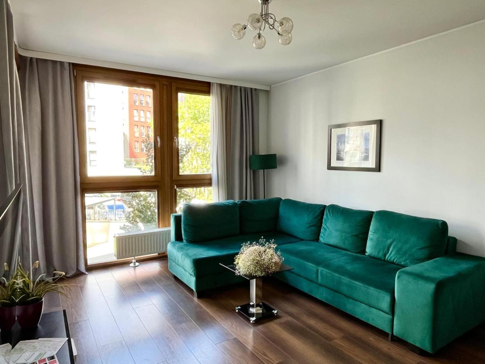 One-Bedroom Apartment with Balcony - 15 Torunska Street - Photo 12