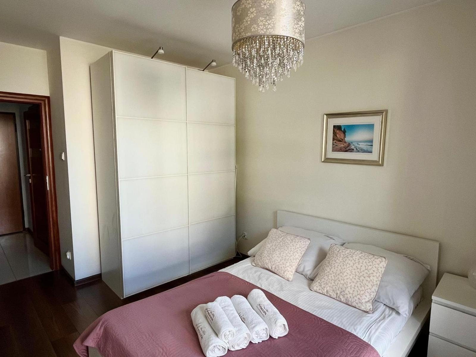 One-Bedroom Apartment with Balcony - 15 Torunska Street - Photo 13