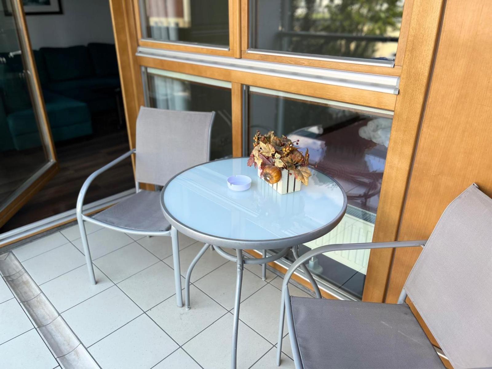 One-Bedroom Apartment with Balcony - 15 Torunska Street - Photo 10