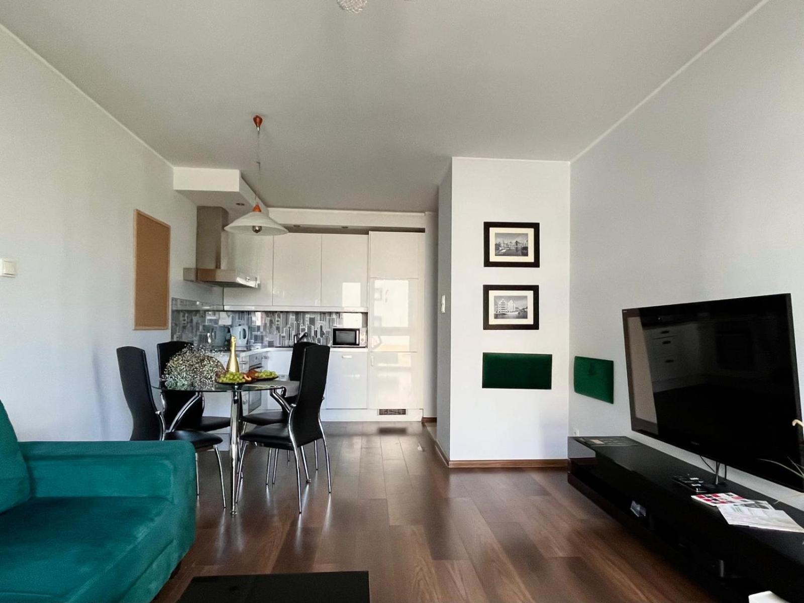 One-Bedroom Apartment with Balcony - 15 Torunska Street - Photo 1