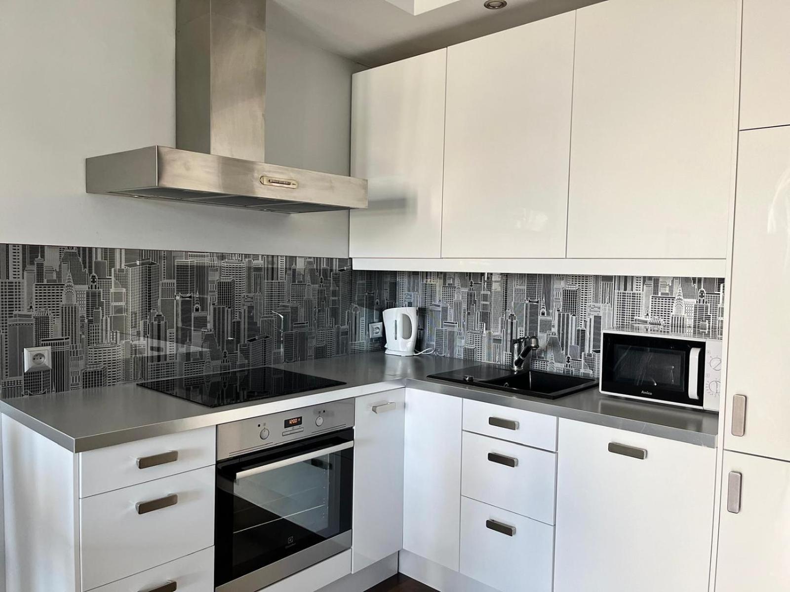 One-Bedroom Apartment with Balcony - 15 Torunska Street - Photo 8