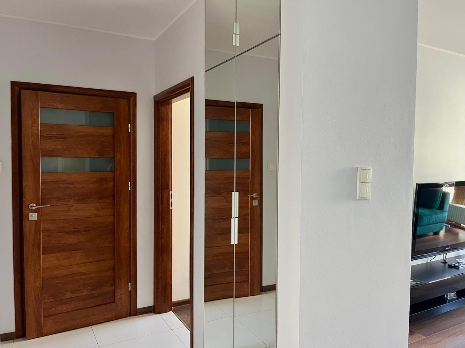 One-Bedroom Apartment with Balcony - 15 Torunska Street - Photo 14
