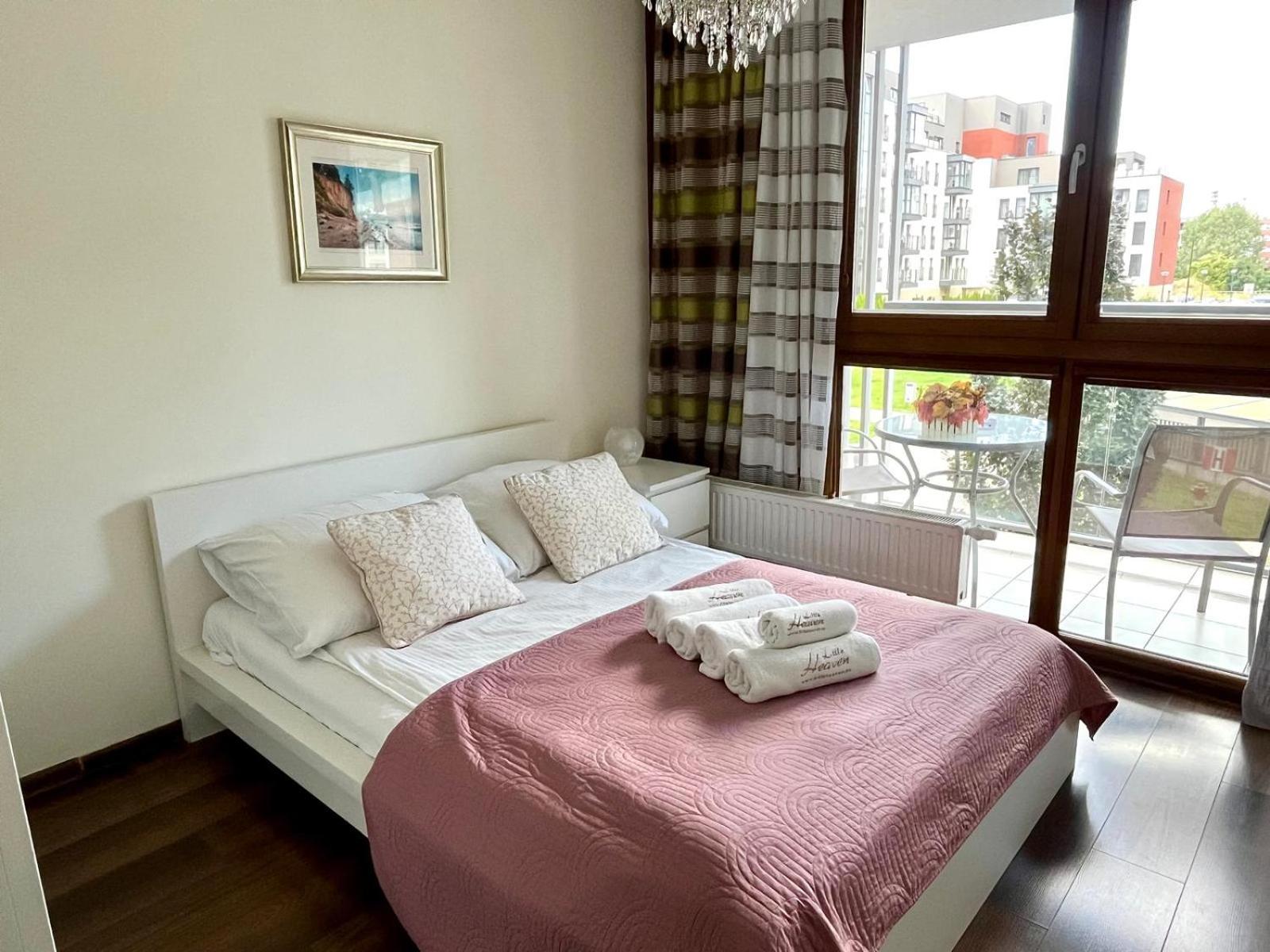 One-Bedroom Apartment with Balcony - 15 Torunska Street - Photo 11