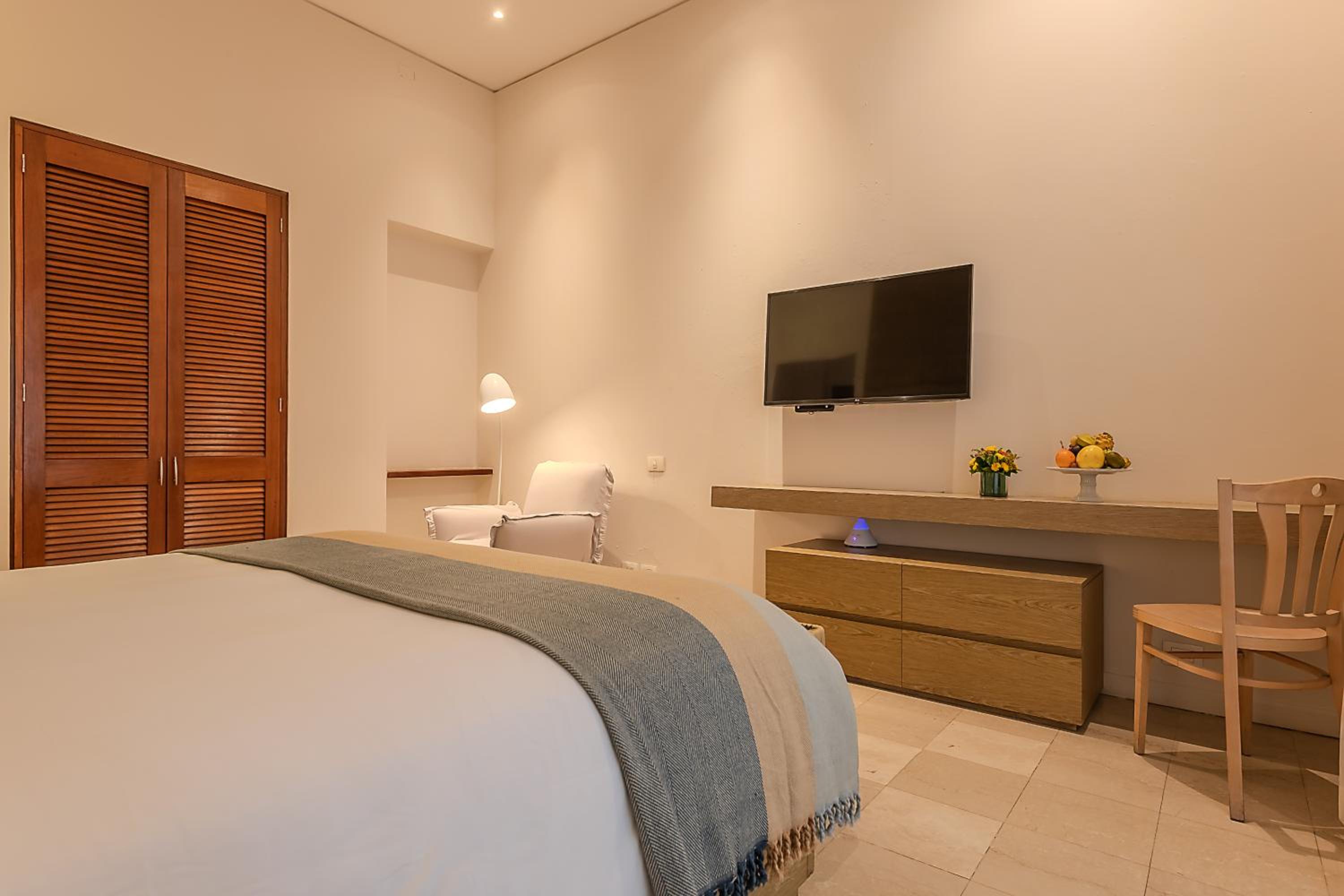 Deluxe Queen Room - Photo 5