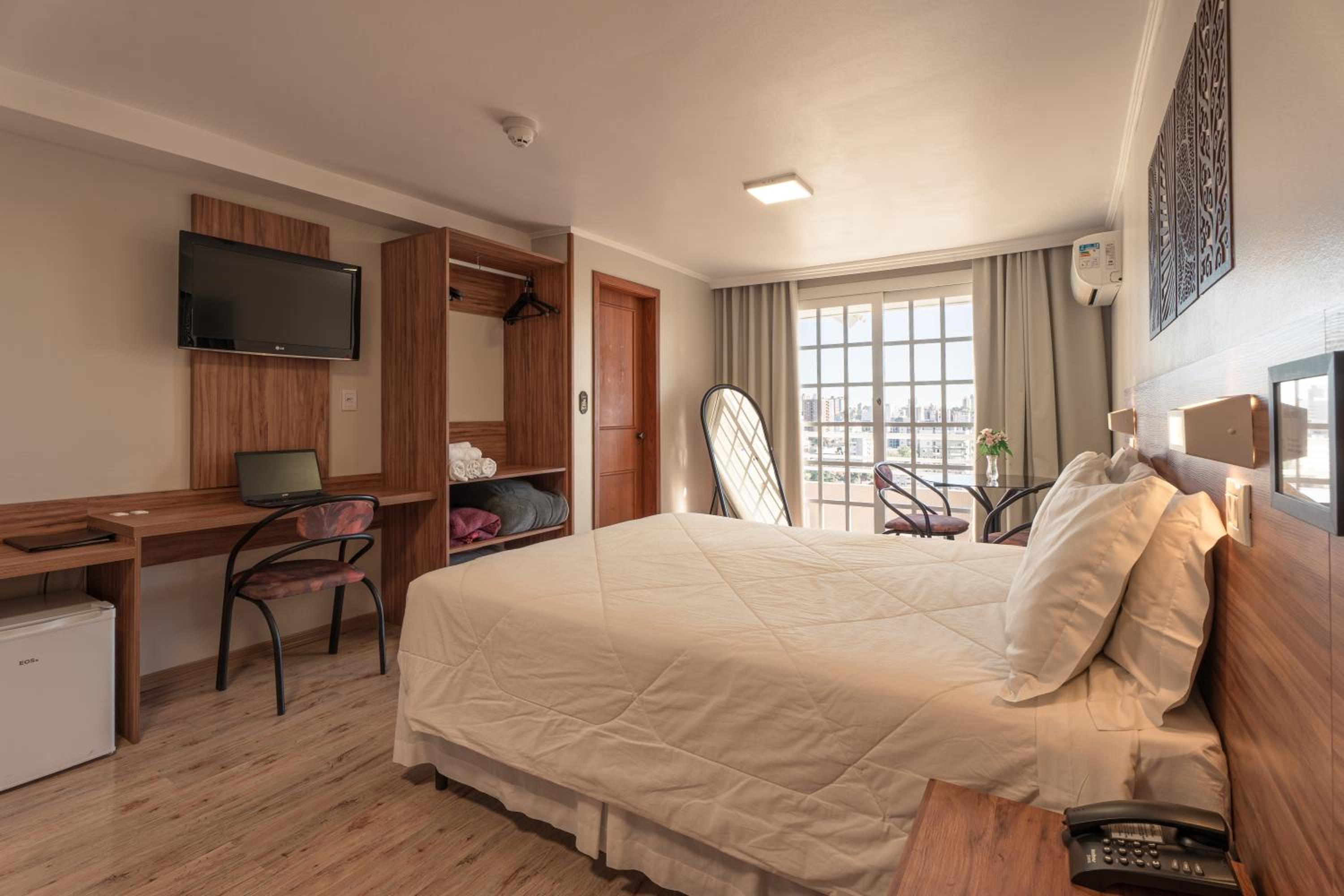 Deluxe Double or Twin Room with City View photo 1