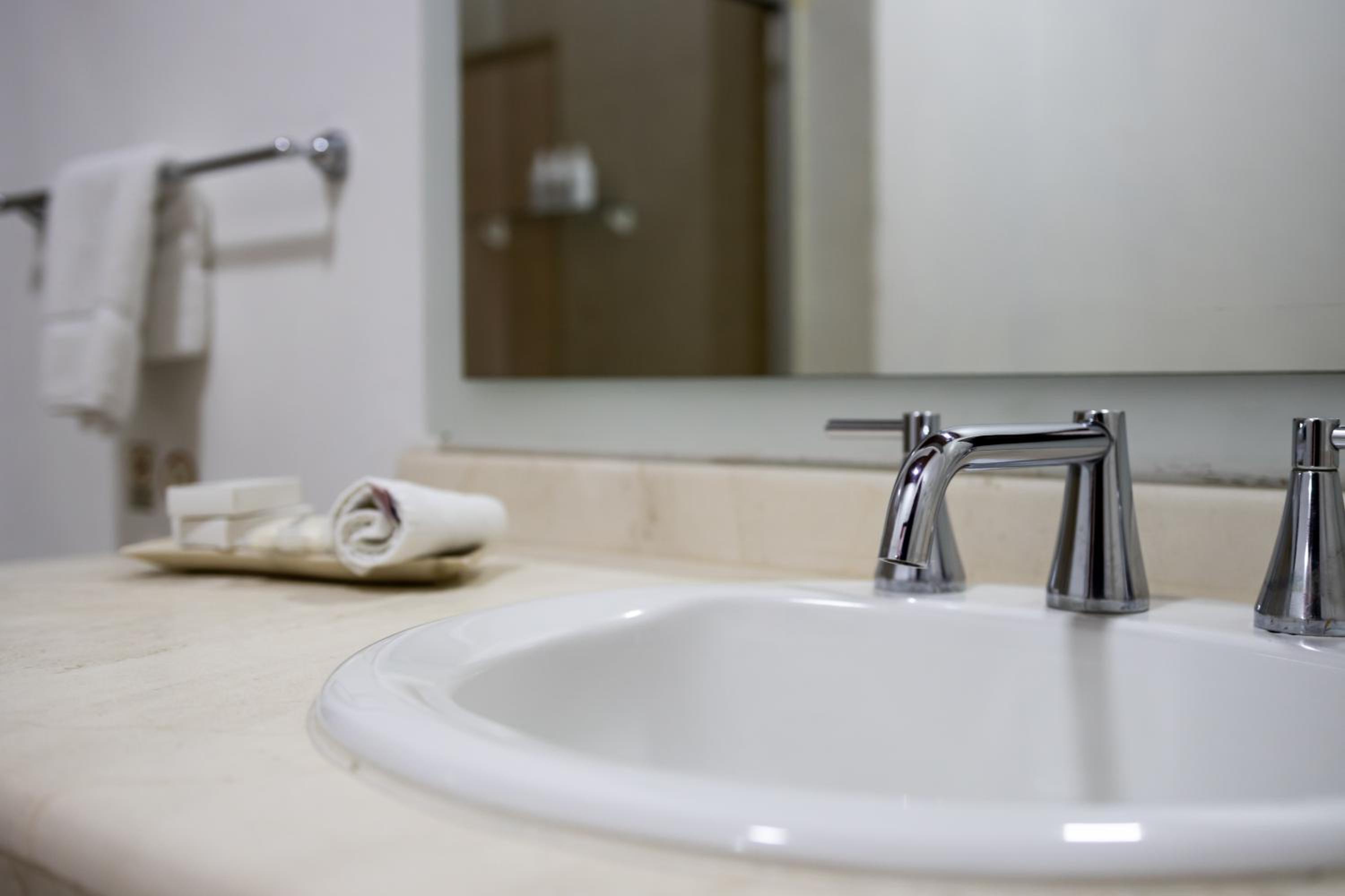 Standard Double Room - Photo 12