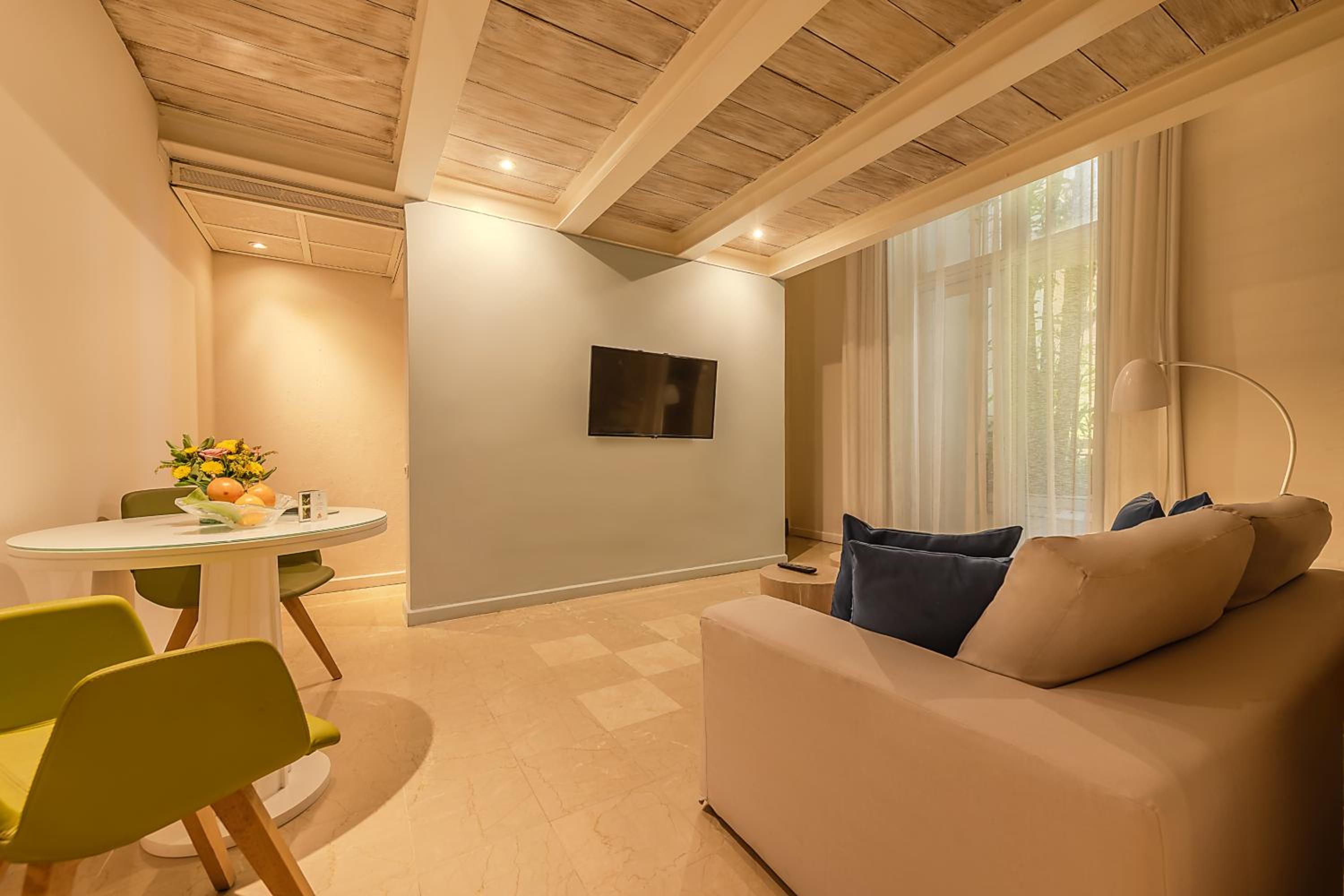 Family Duplex Queen Suite - Photo 12