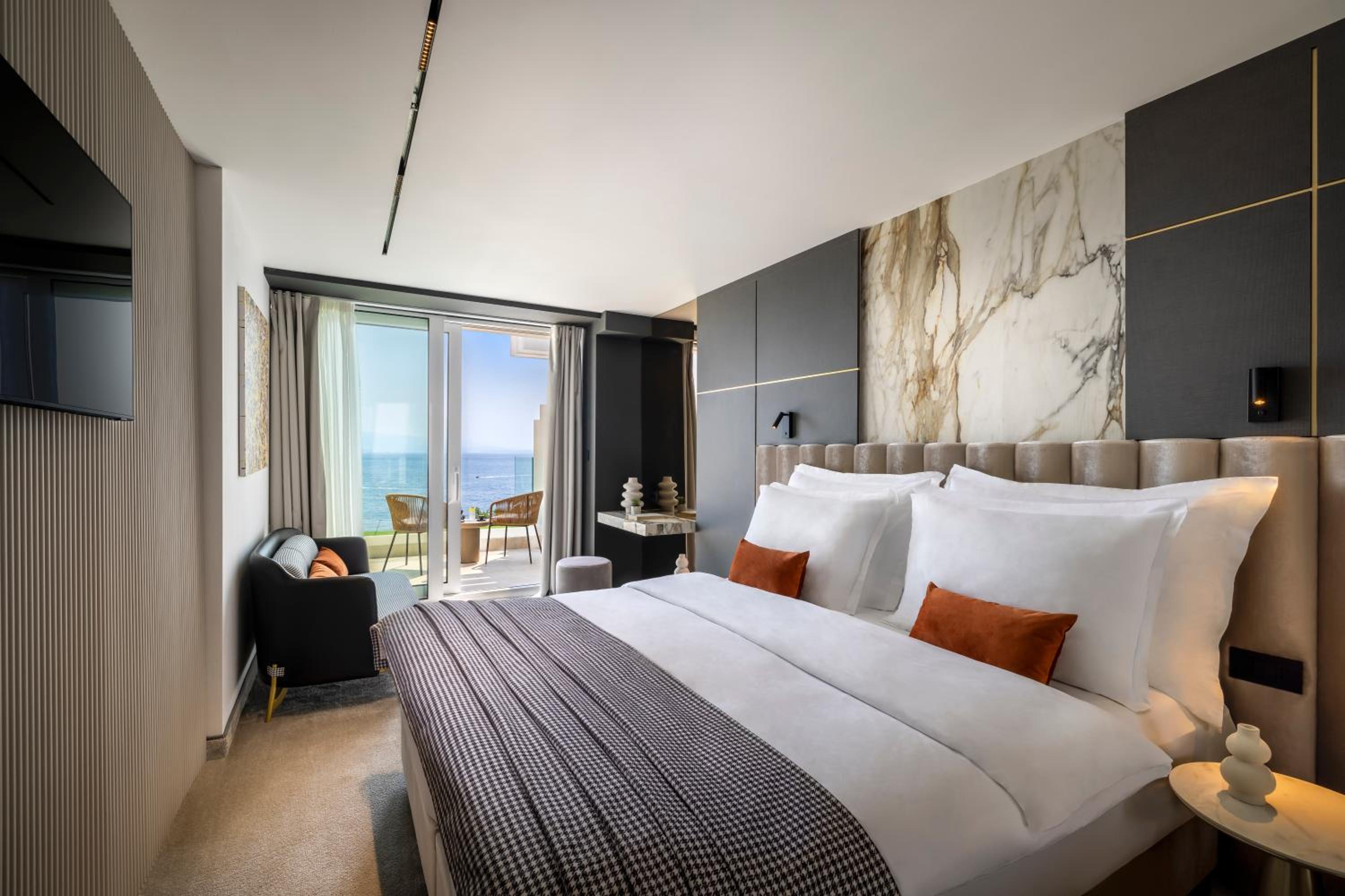 Deluxe Double Room with Balcony and Sea View
