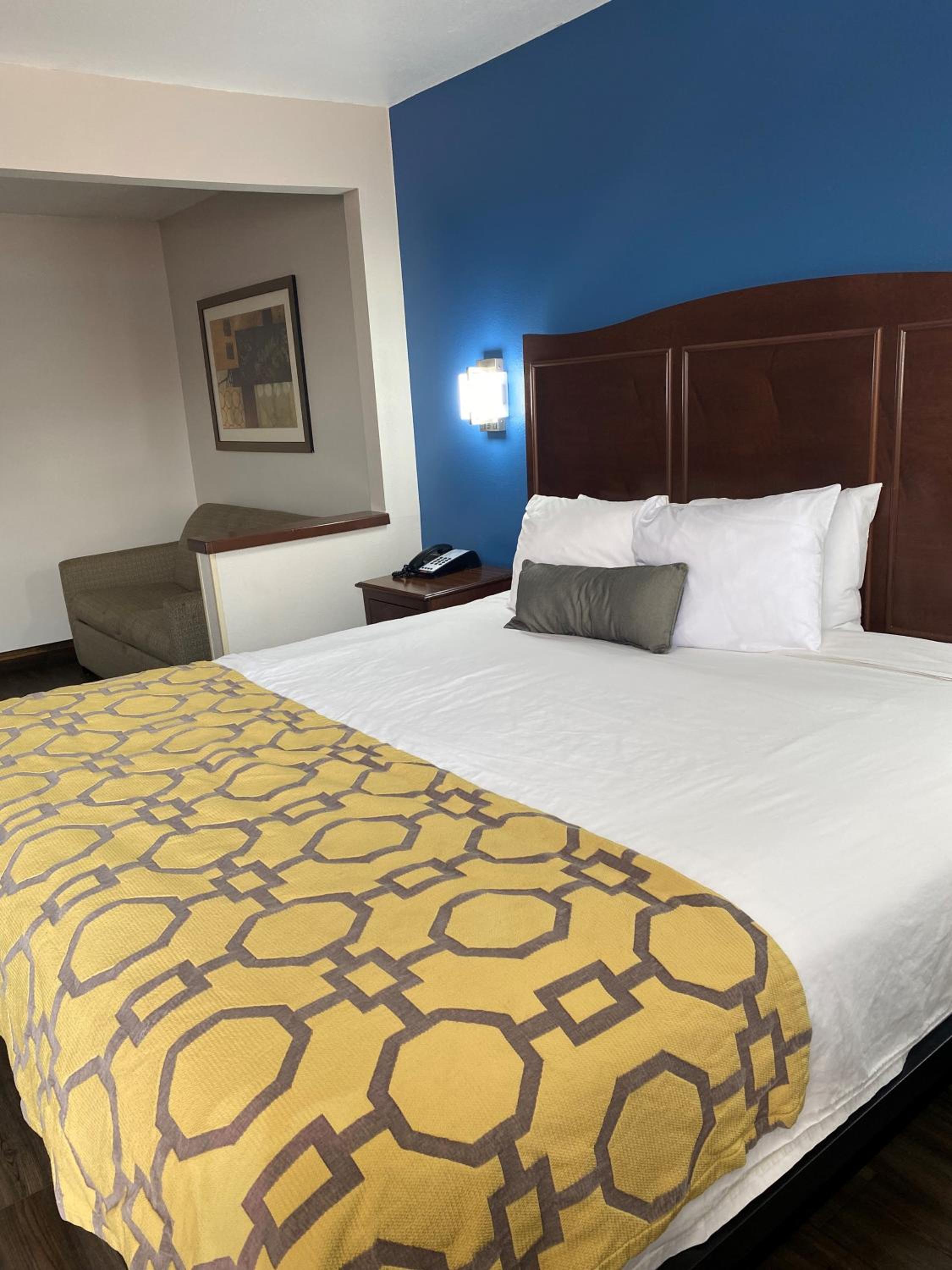 1 King Bed, Studio Suite, Non-Smoking - Photo 2