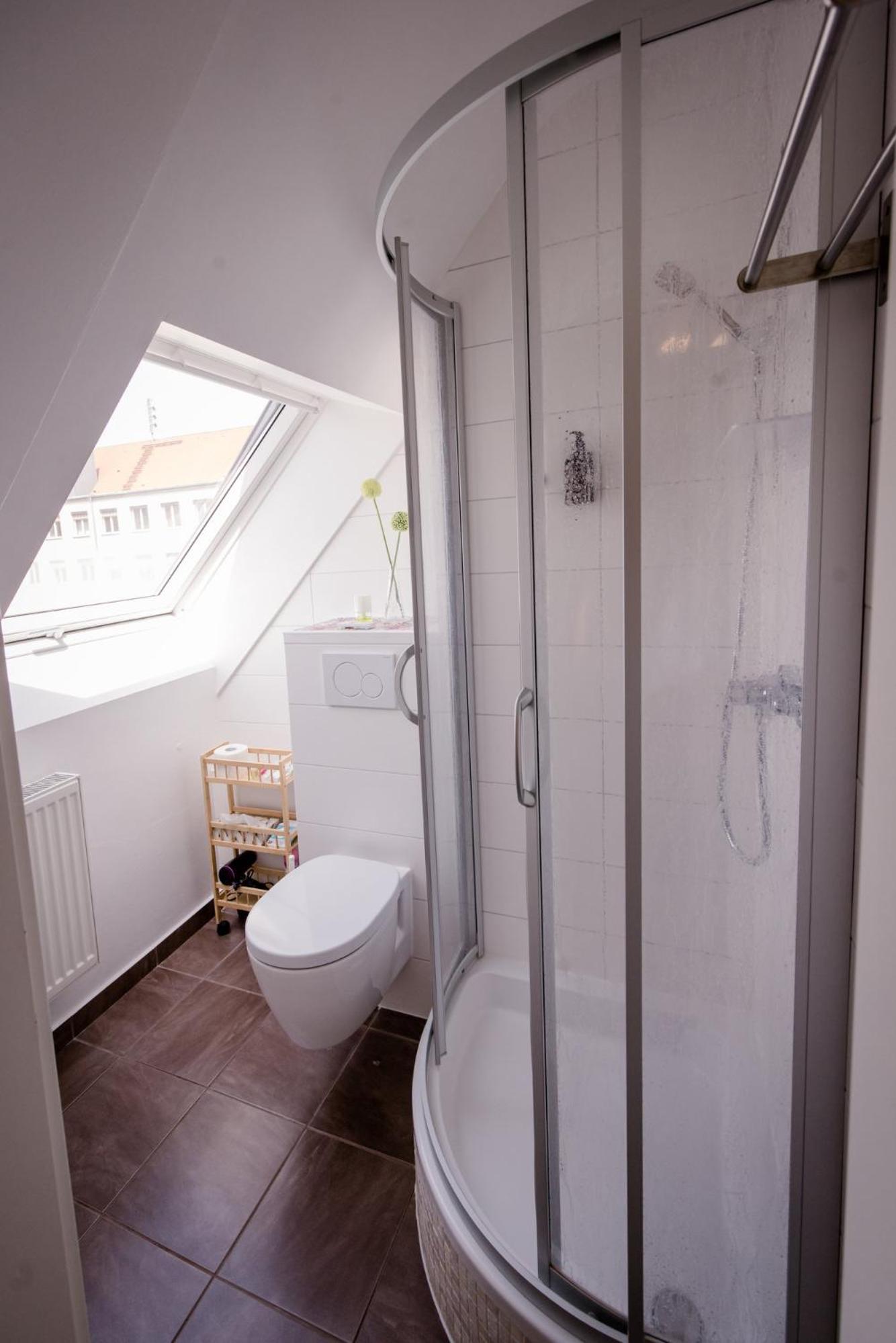 Small Single Room photo 2