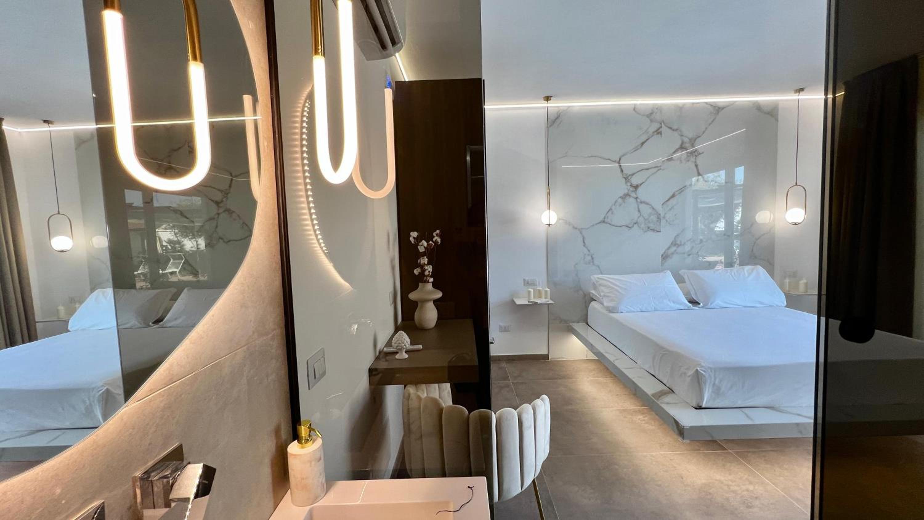 Junior Suite with Pool View photo 3