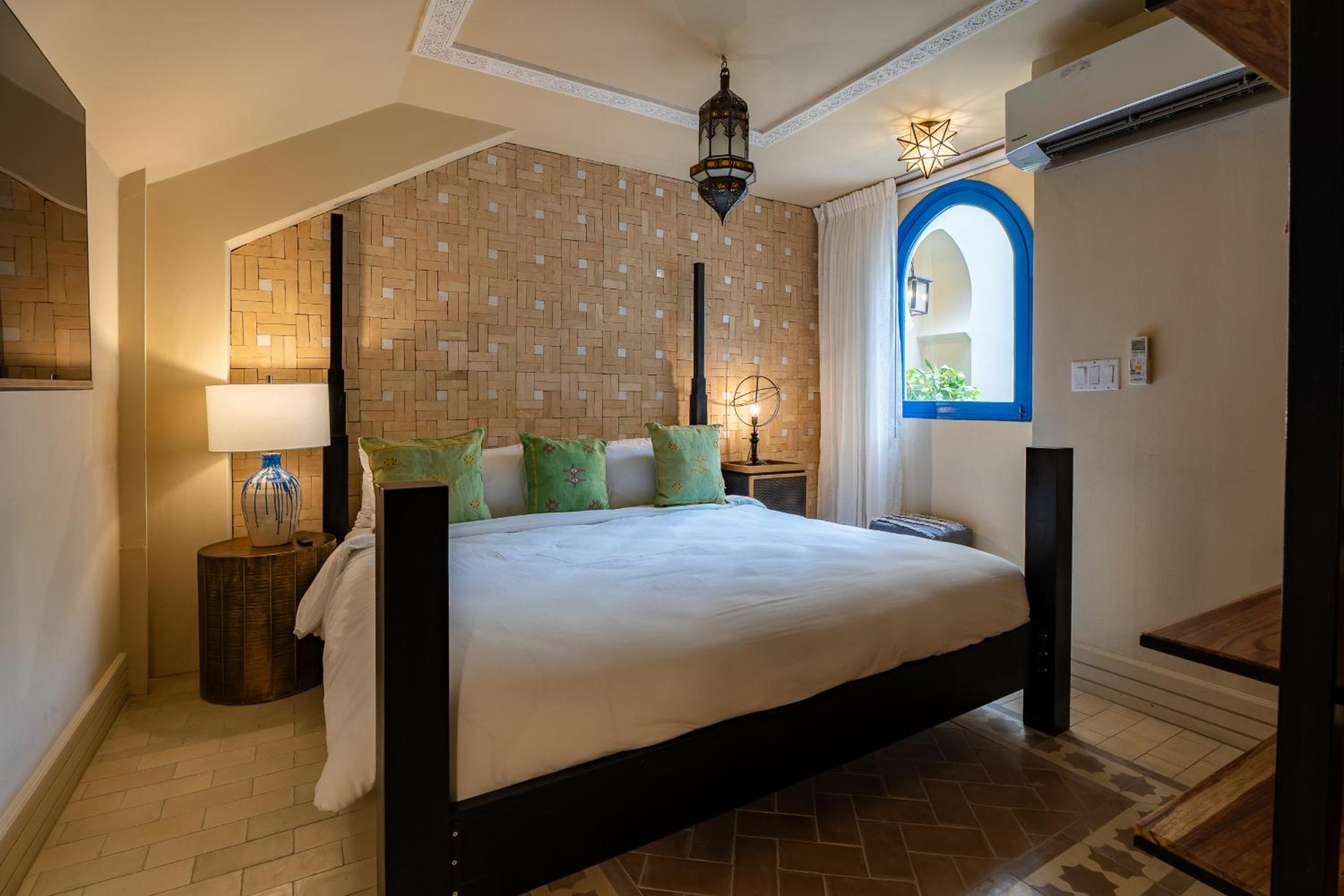 Deluxe King Room photo 1
