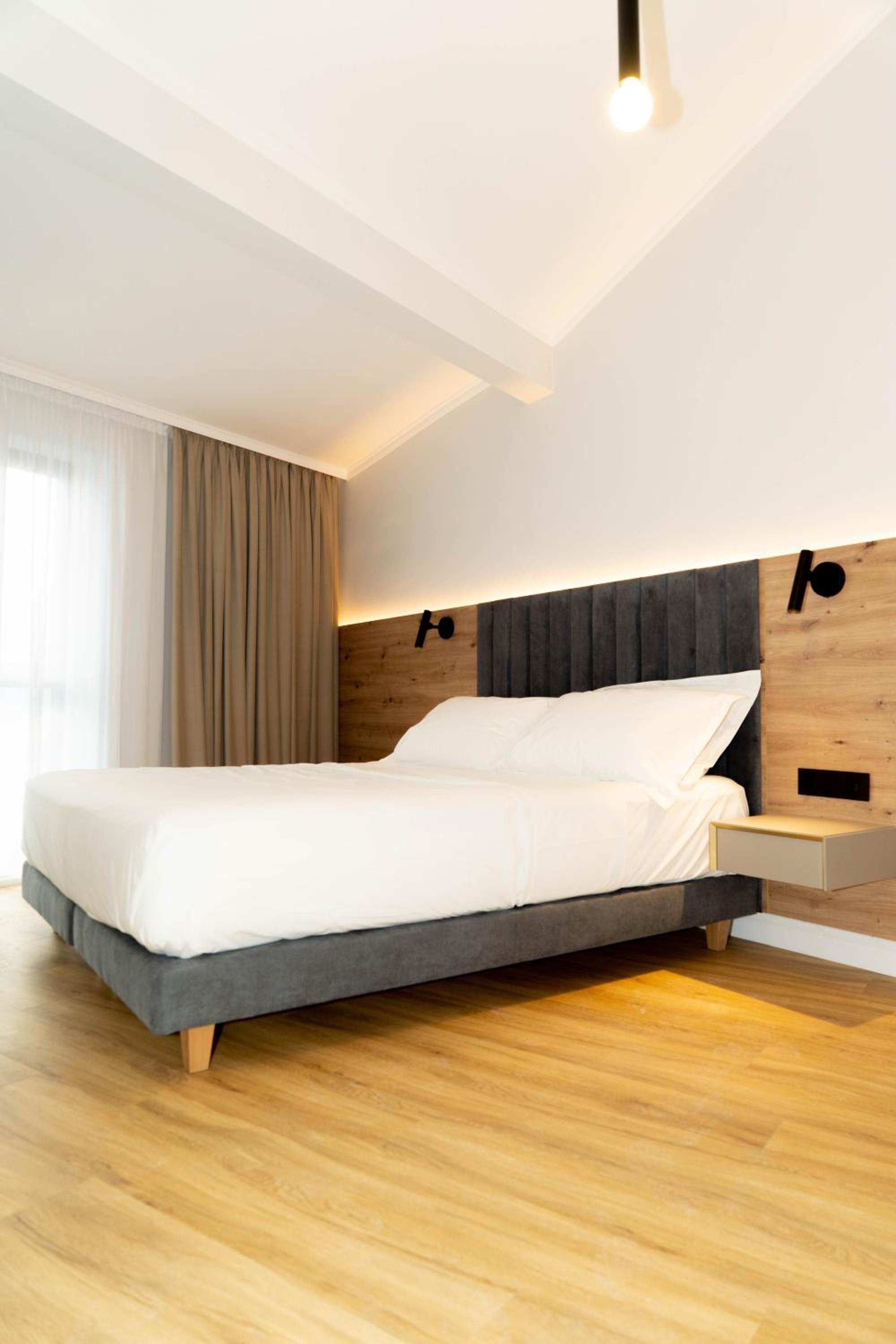 One-Bedroom Deluxe Apartment