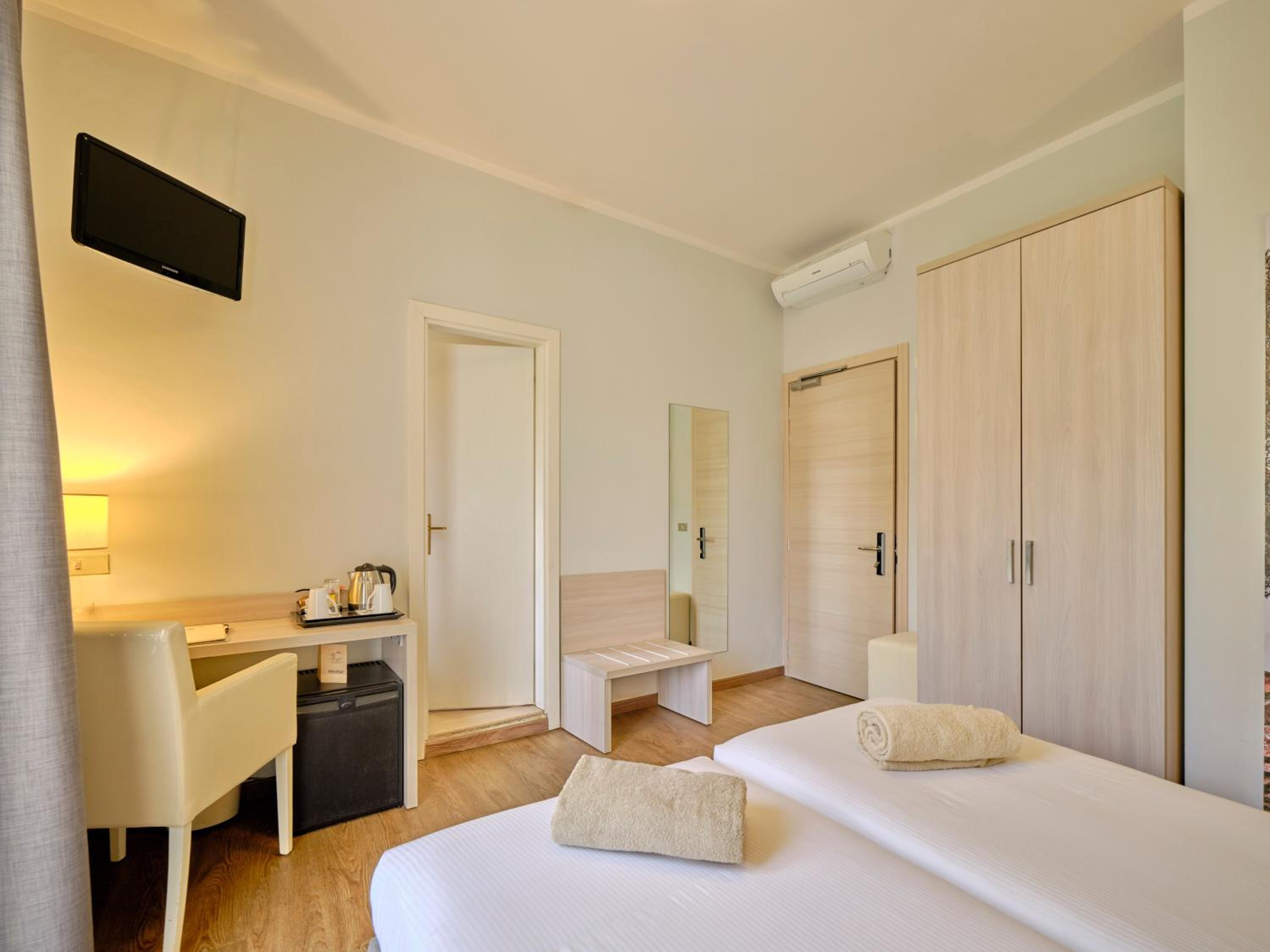 Classic Double or Twin Room photo 3