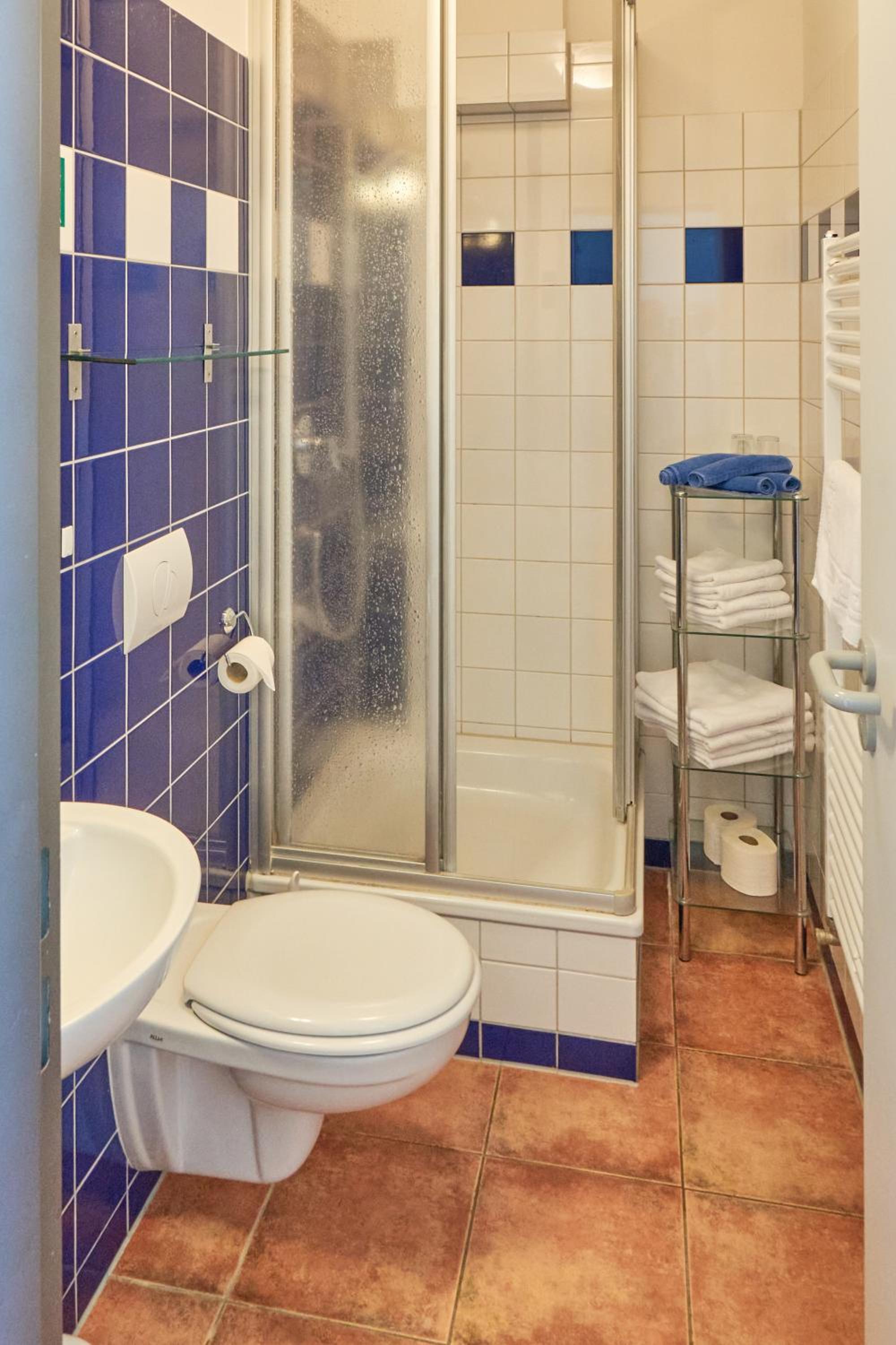 Quadruple Room with Private Bathroom photo 2