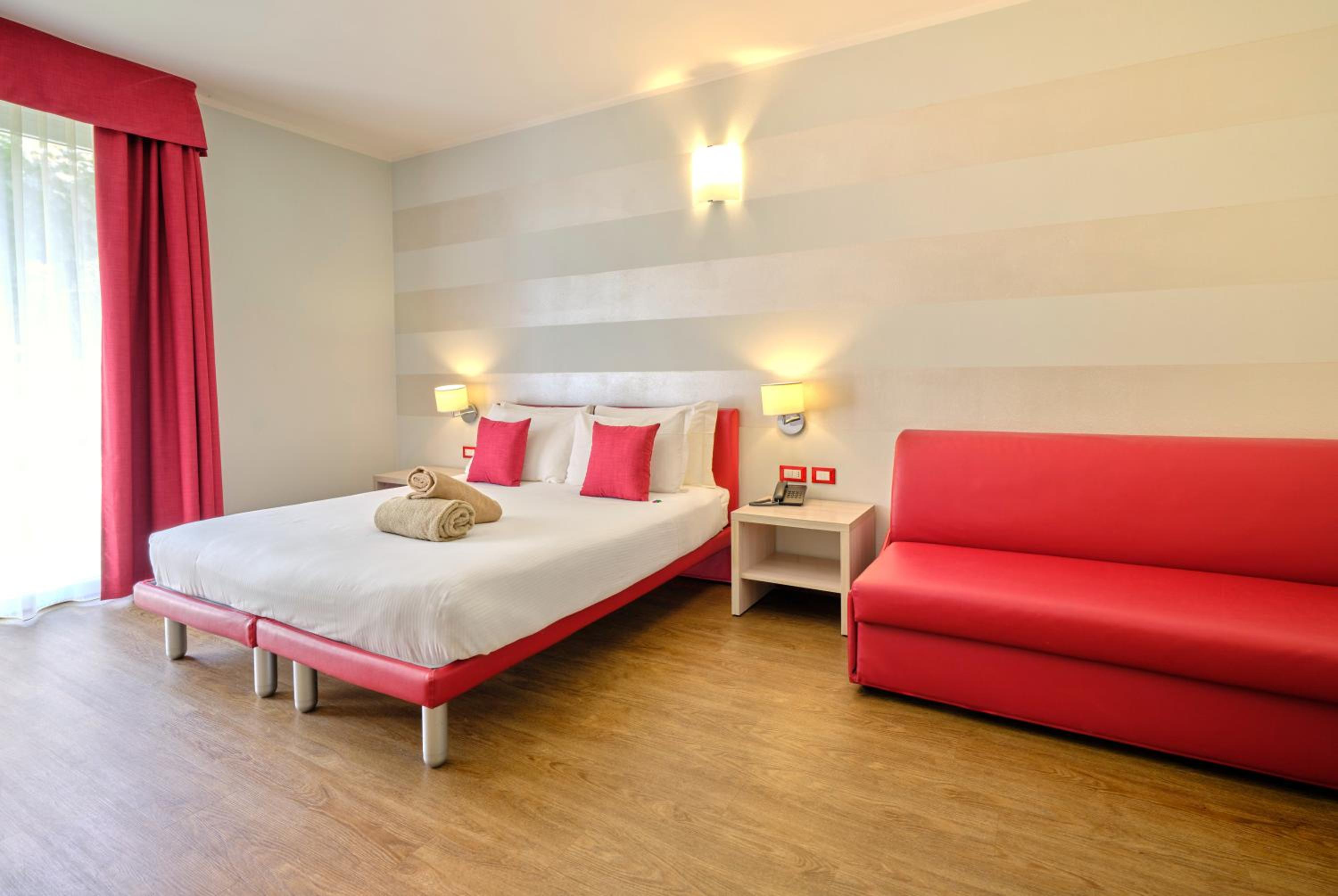Deluxe Double or Twin Room - Photo 5