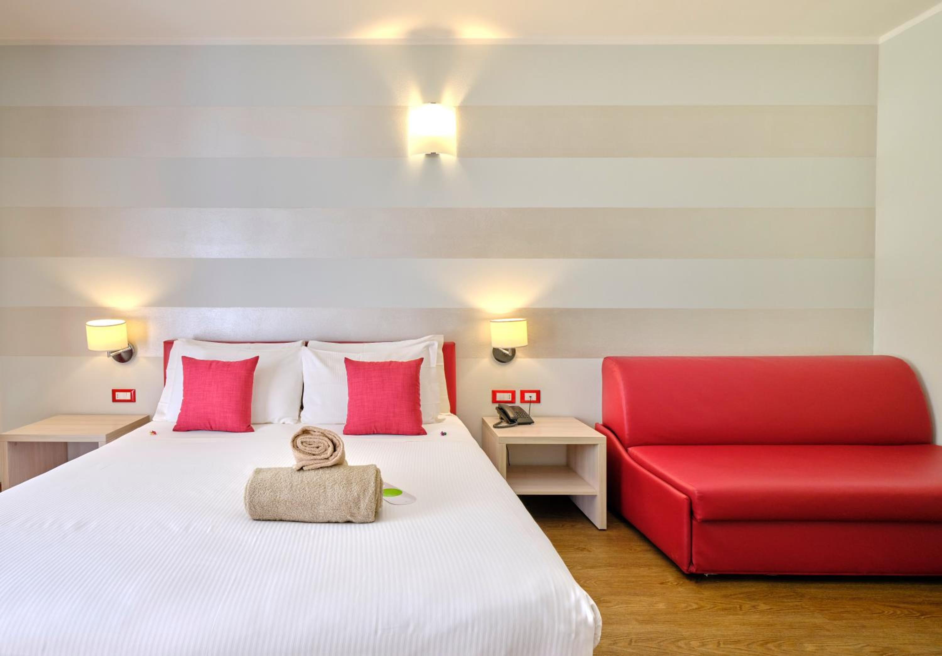 Deluxe Double or Twin Room - Photo 2