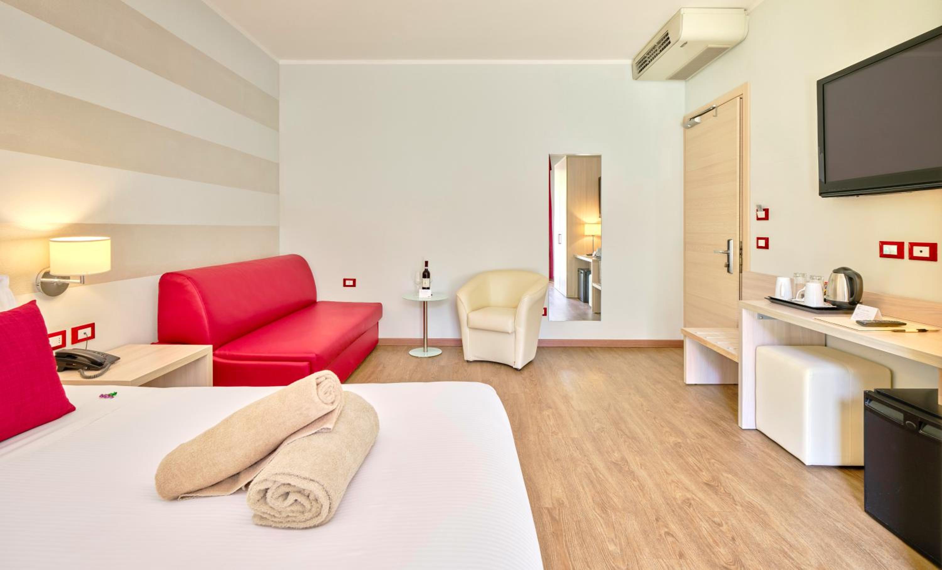 Deluxe Double or Twin Room - Photo 4