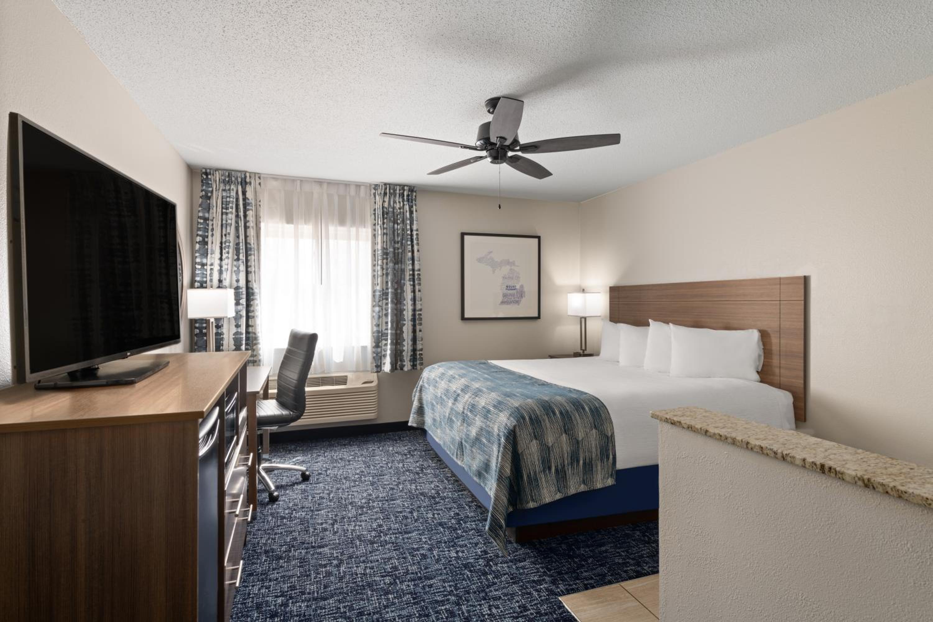 King Suite - Non-Smoking - Photo 6