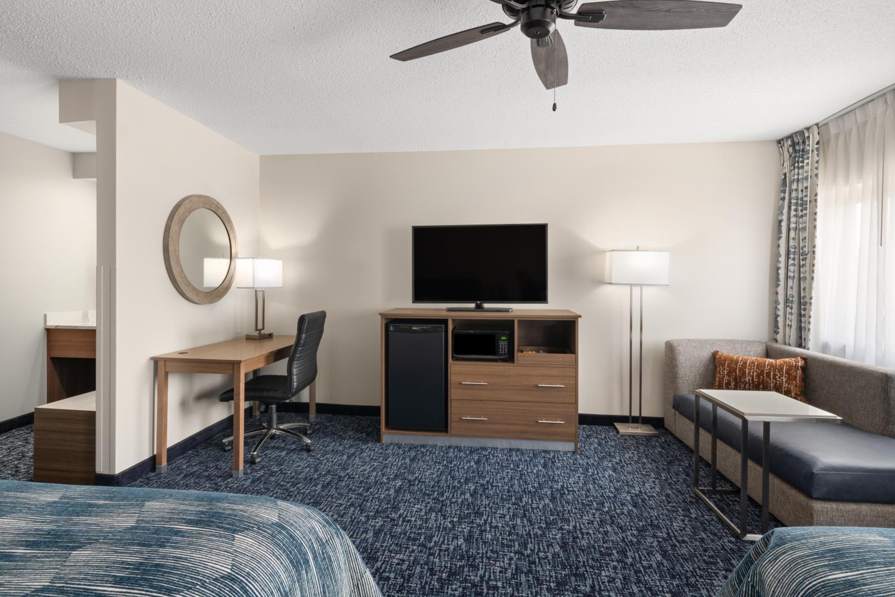 Suite with Two Queen Beds - Non-Smoking - Photo 2