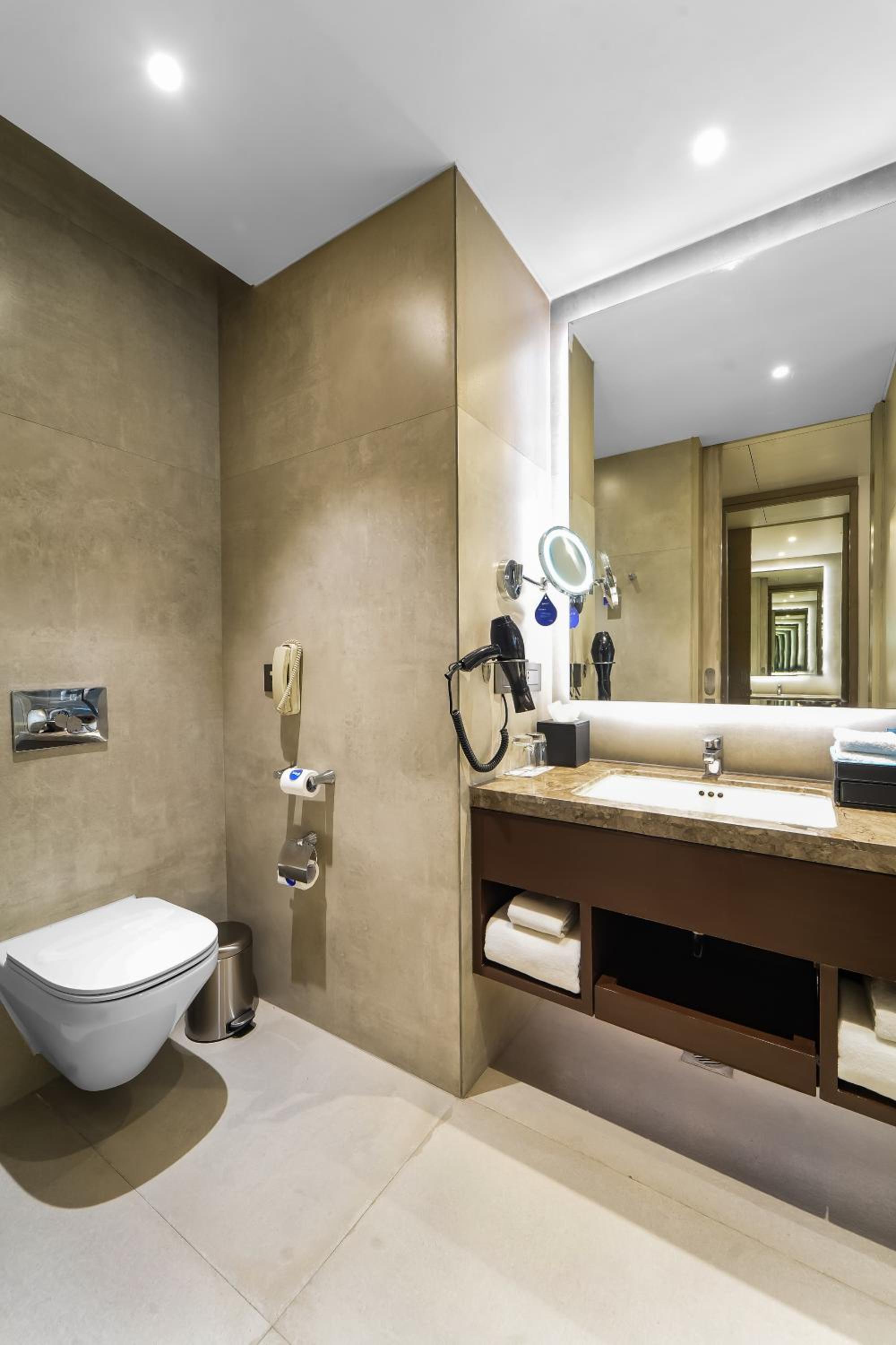 Executive Suite – Unlimited pour during happy hours between 6 to 8 pm in room, fruit bowl, 2 varieties of home-made cookies, assorted dry nuts, 6 pcs laundry complimentary per suite per day, 24 hrs butler service photo