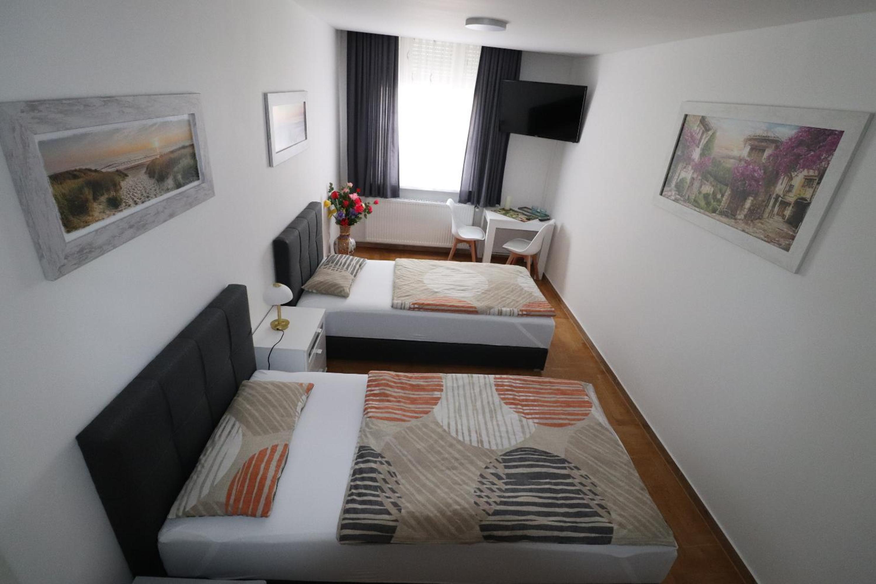 Twin Room with Shared Kitchen photo 1