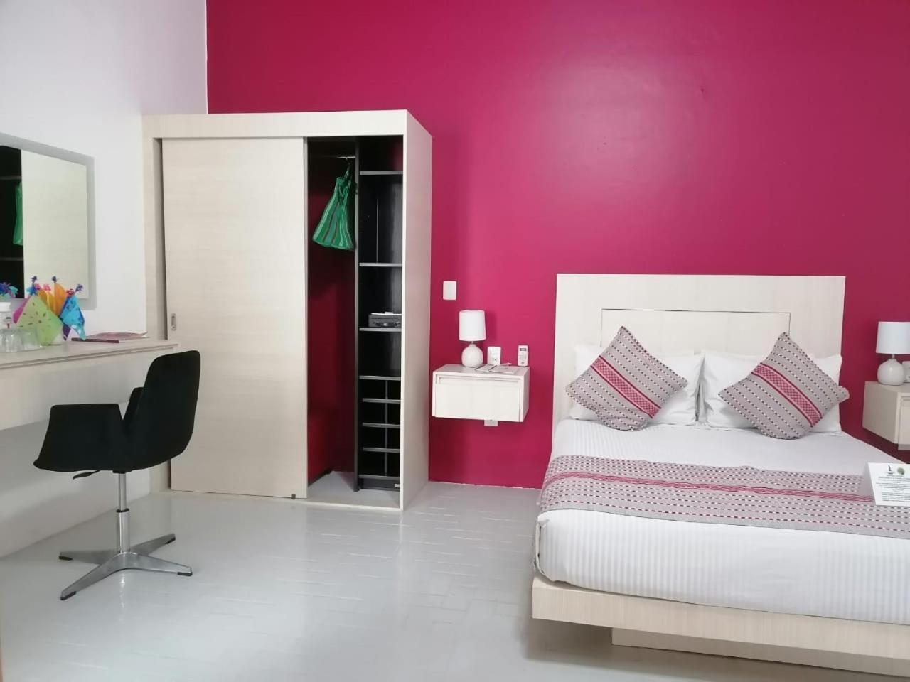 Standard Double Room - Photo 9