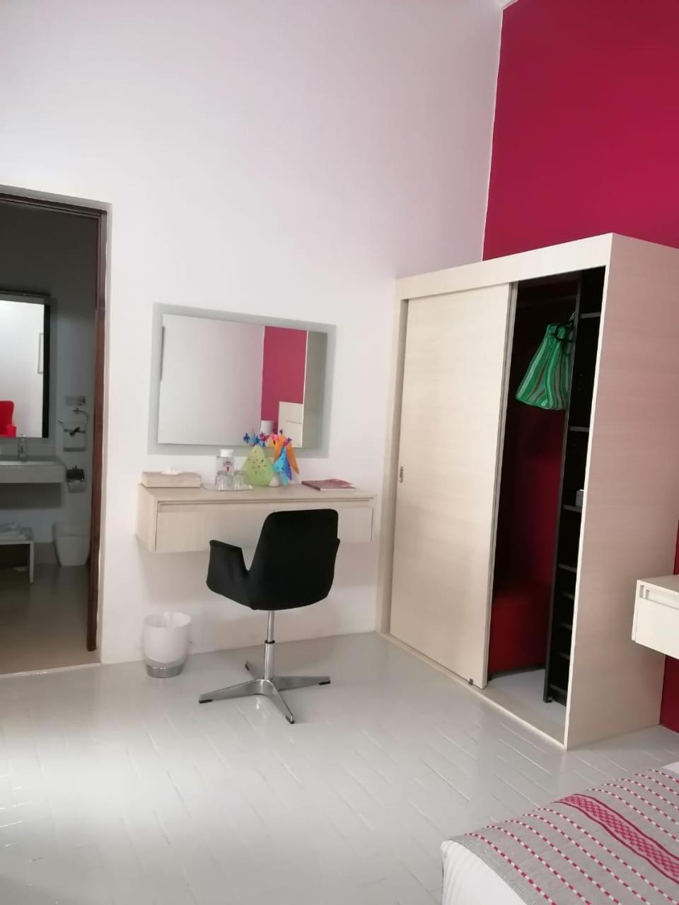 Standard Double Room - Photo 8