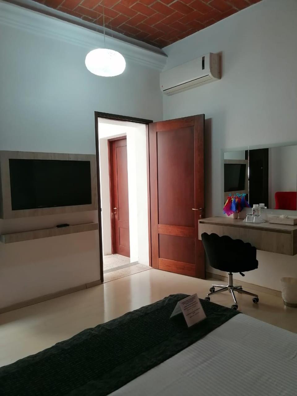Standard Double Room - Photo 5
