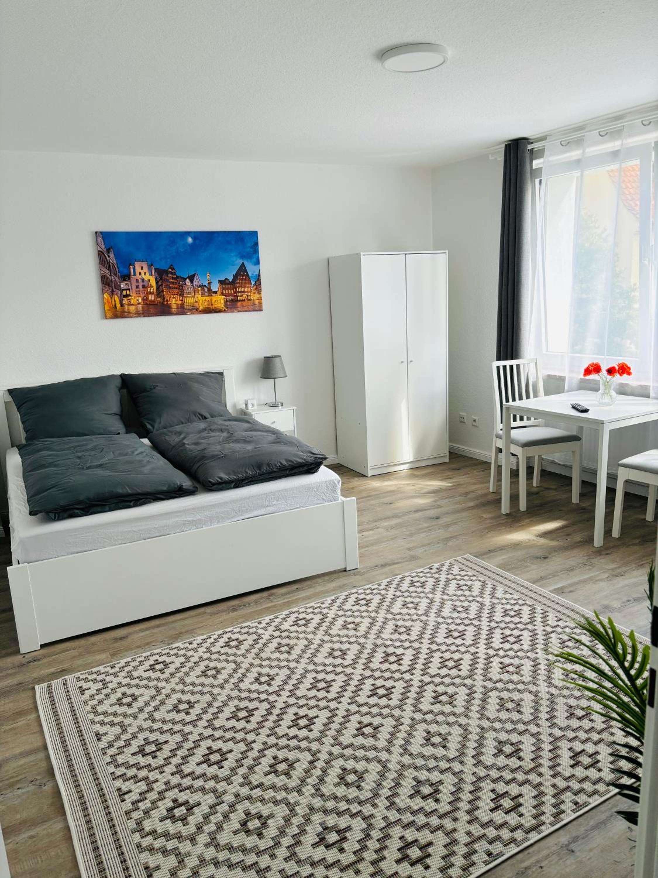 One-Bedroom Apartment photo 1
