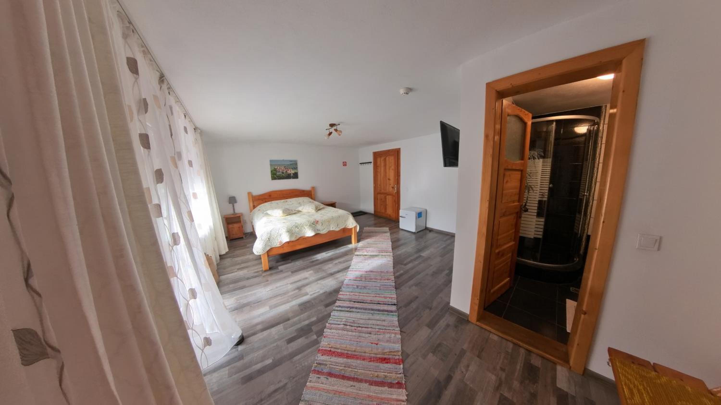 Deluxe Queen Room - Photo 5