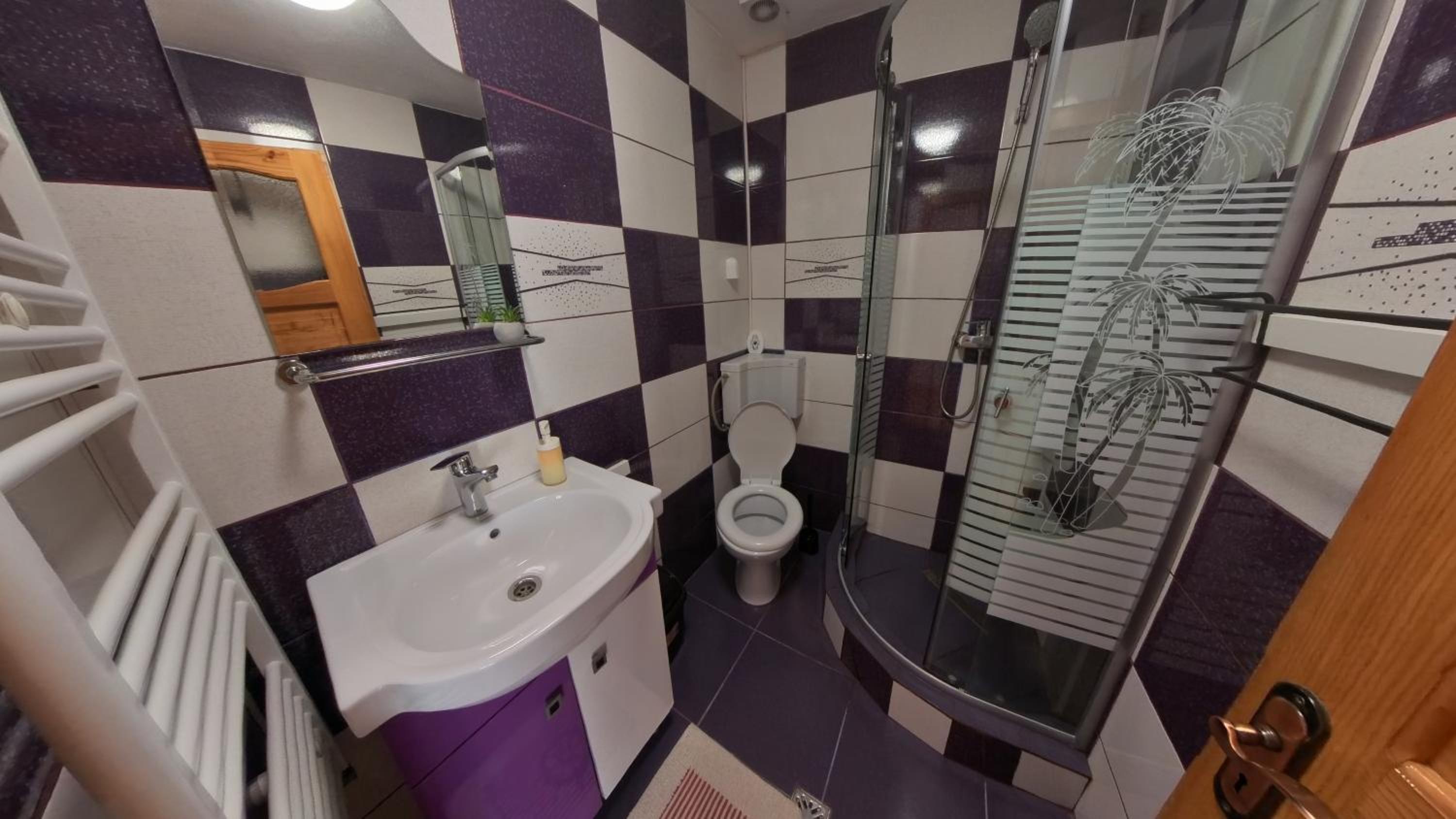Deluxe Queen Room - Photo 9