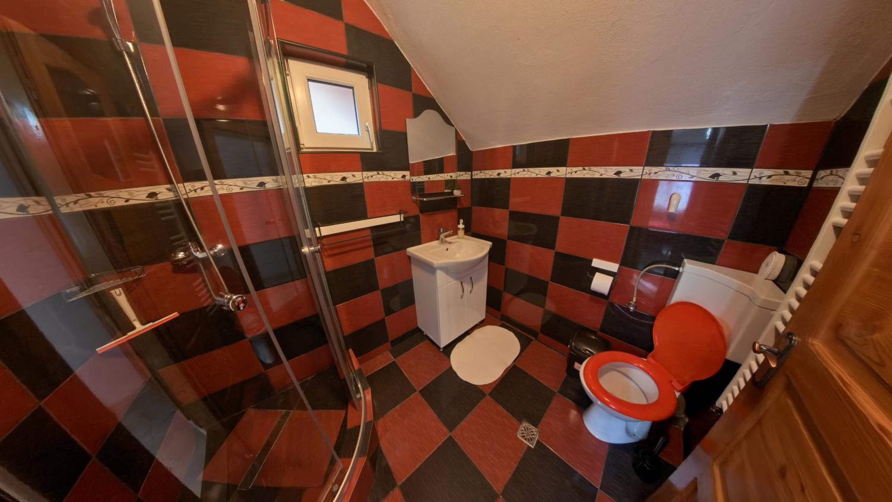 Deluxe Queen Room - Photo 10