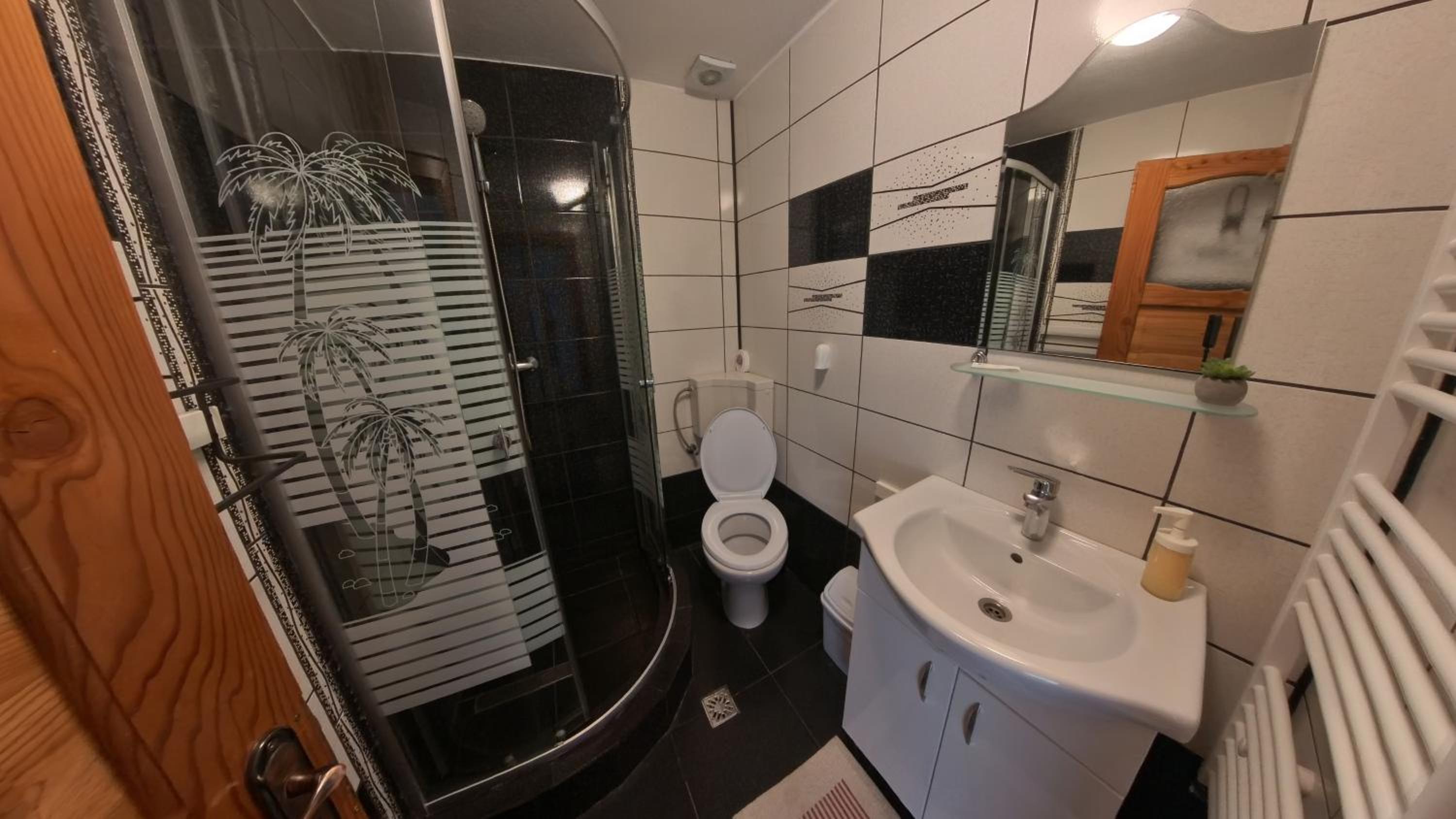 Deluxe Queen Room - Photo 12