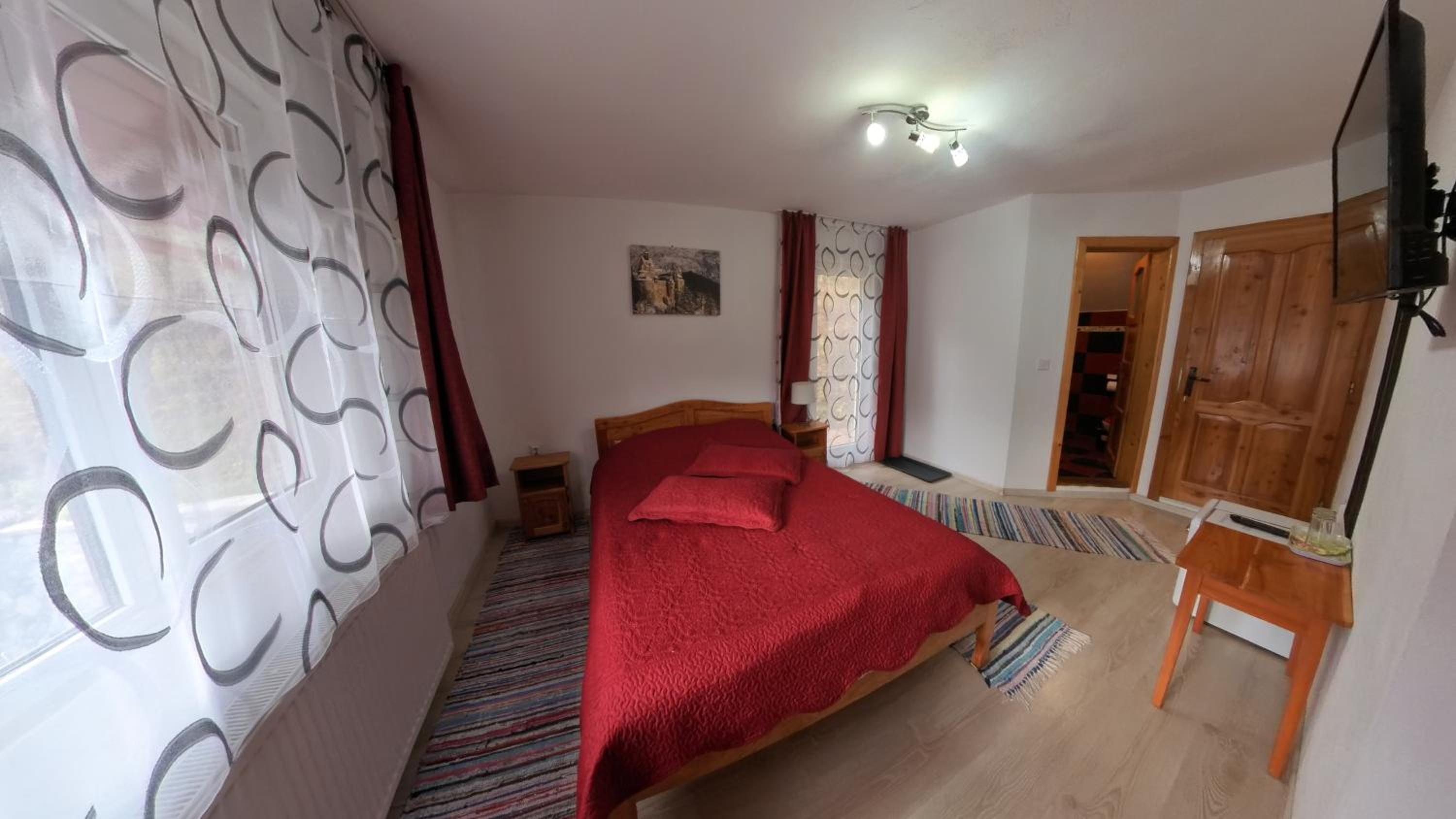 Deluxe Queen Room - Photo 13