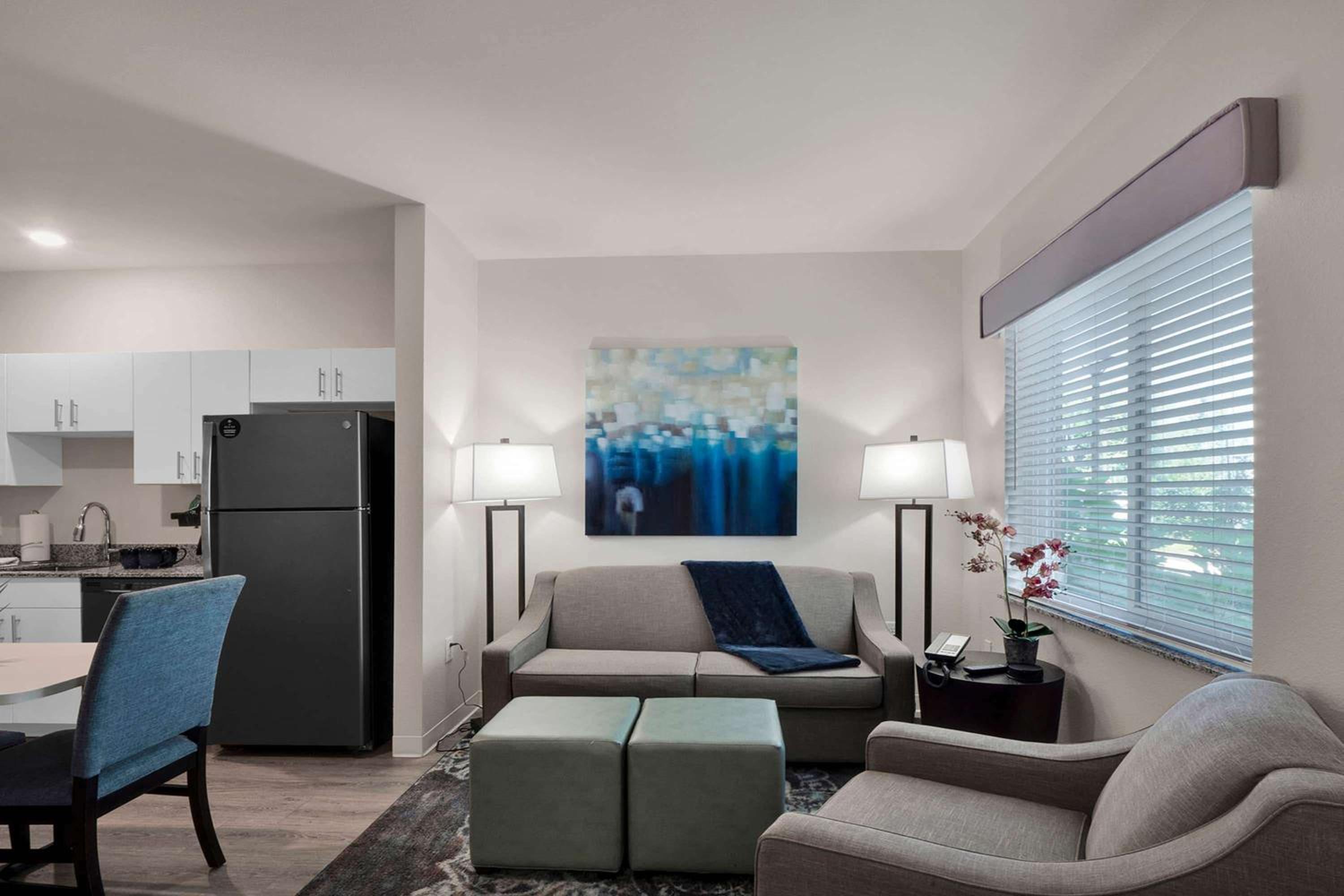 One Bedroom Suite Hearing Accessible - Queen Bed - Photo 6