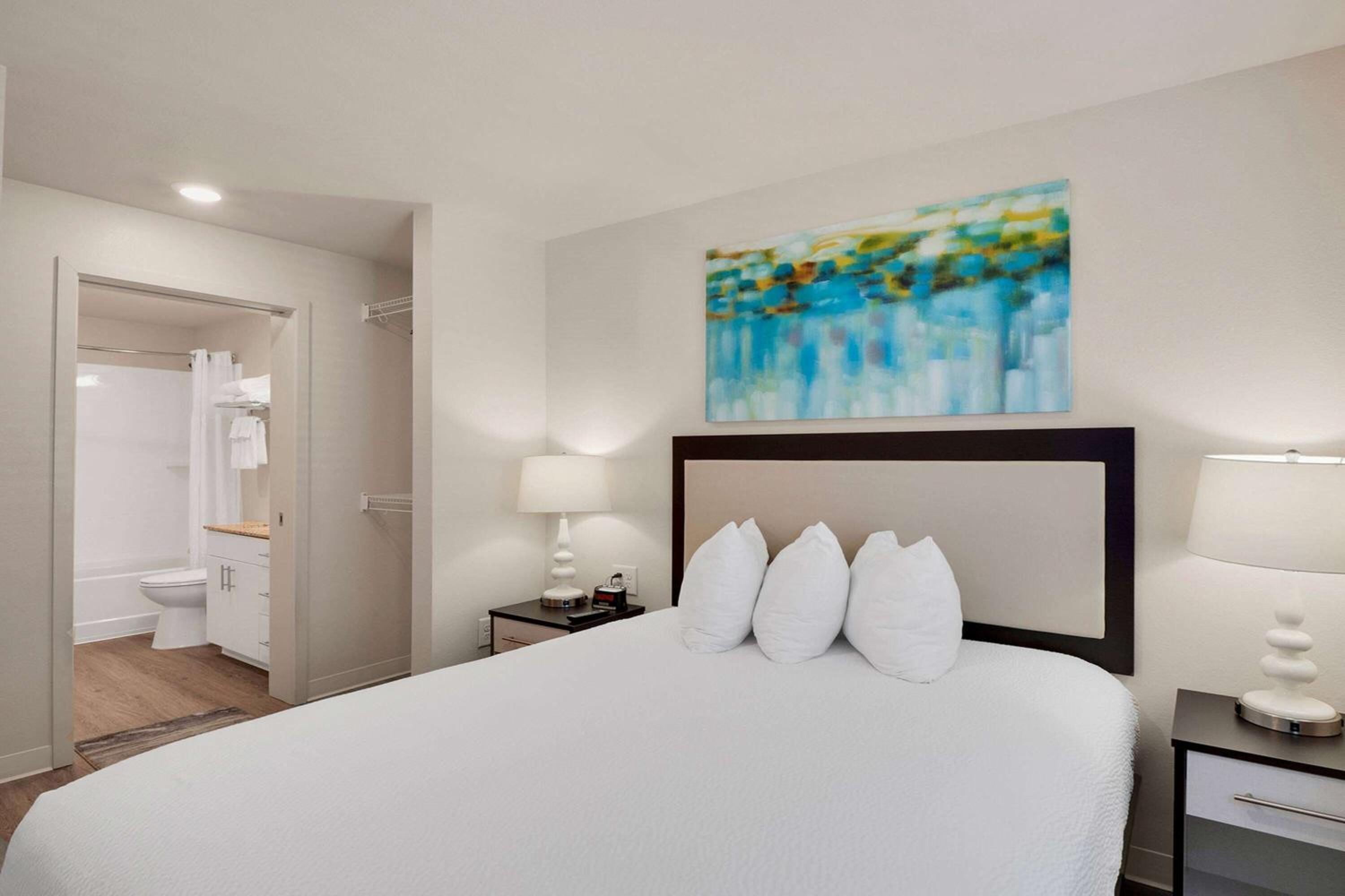 Two Bedroom Suite Hearing Accessible - 2 Queen Beds - Photo 8