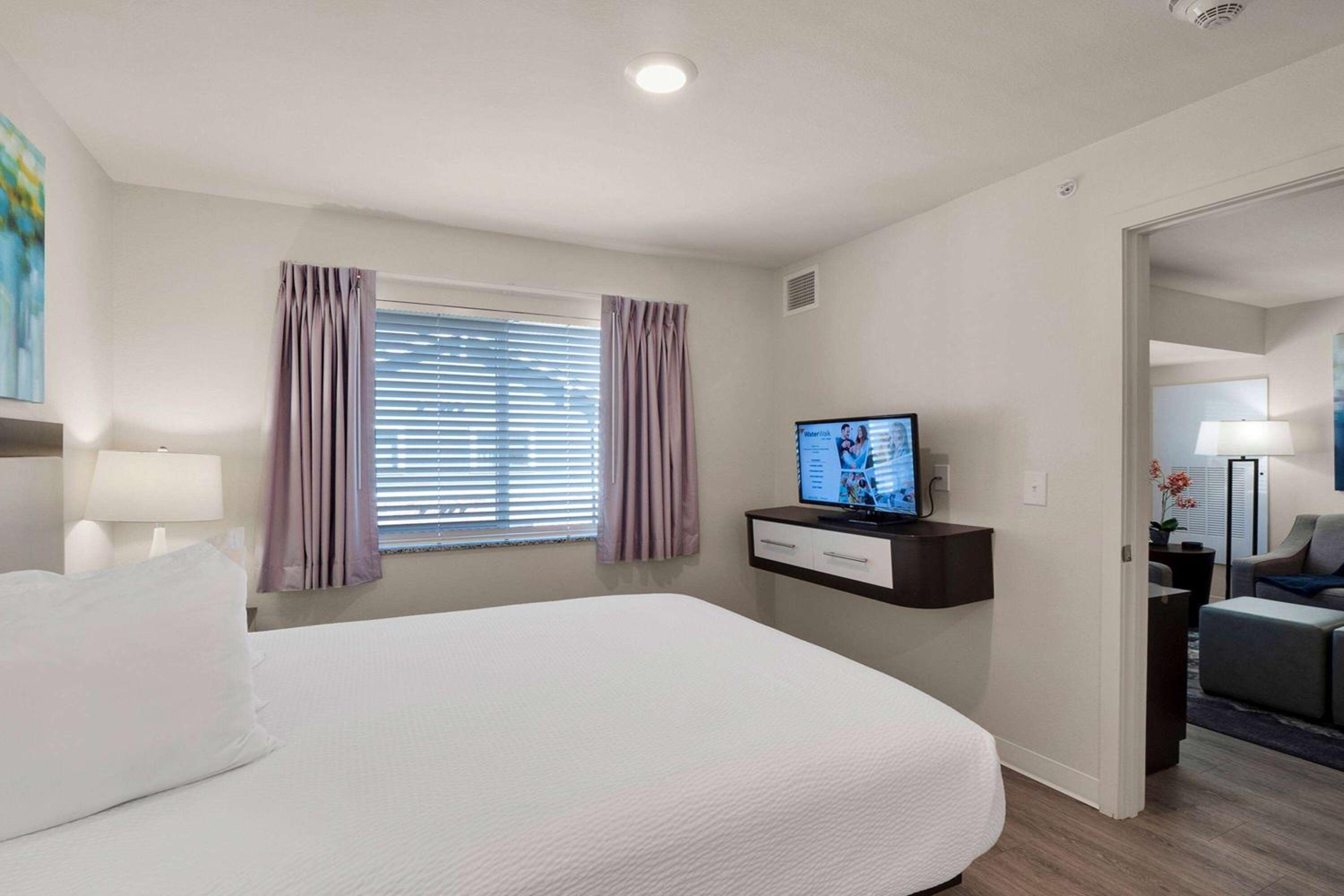 Two Bedroom Suite Hearing Accessible - 2 Queen Beds - Photo 7