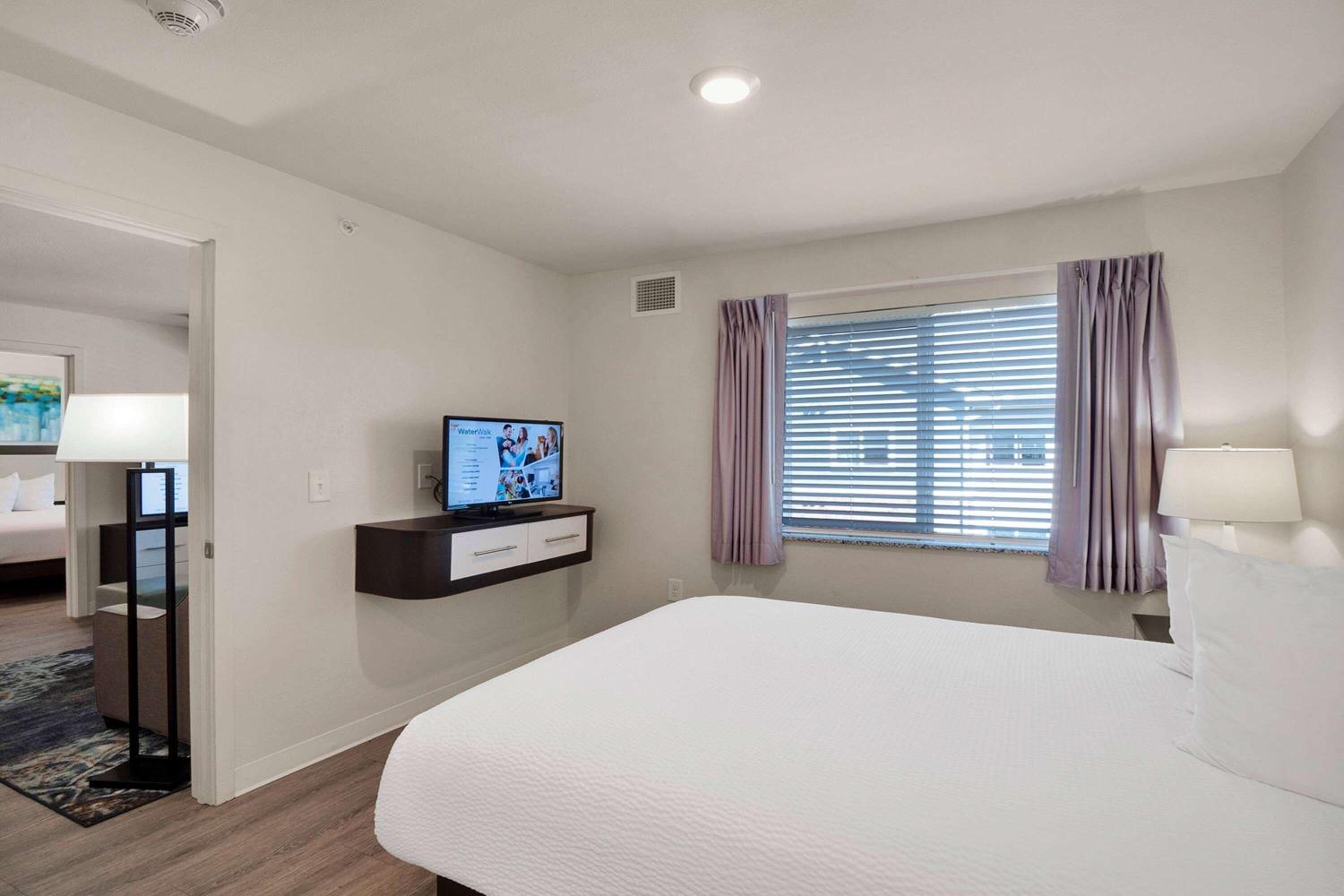Two Bedroom Suite Hearing Accessible - 2 Queen Beds - Photo 14