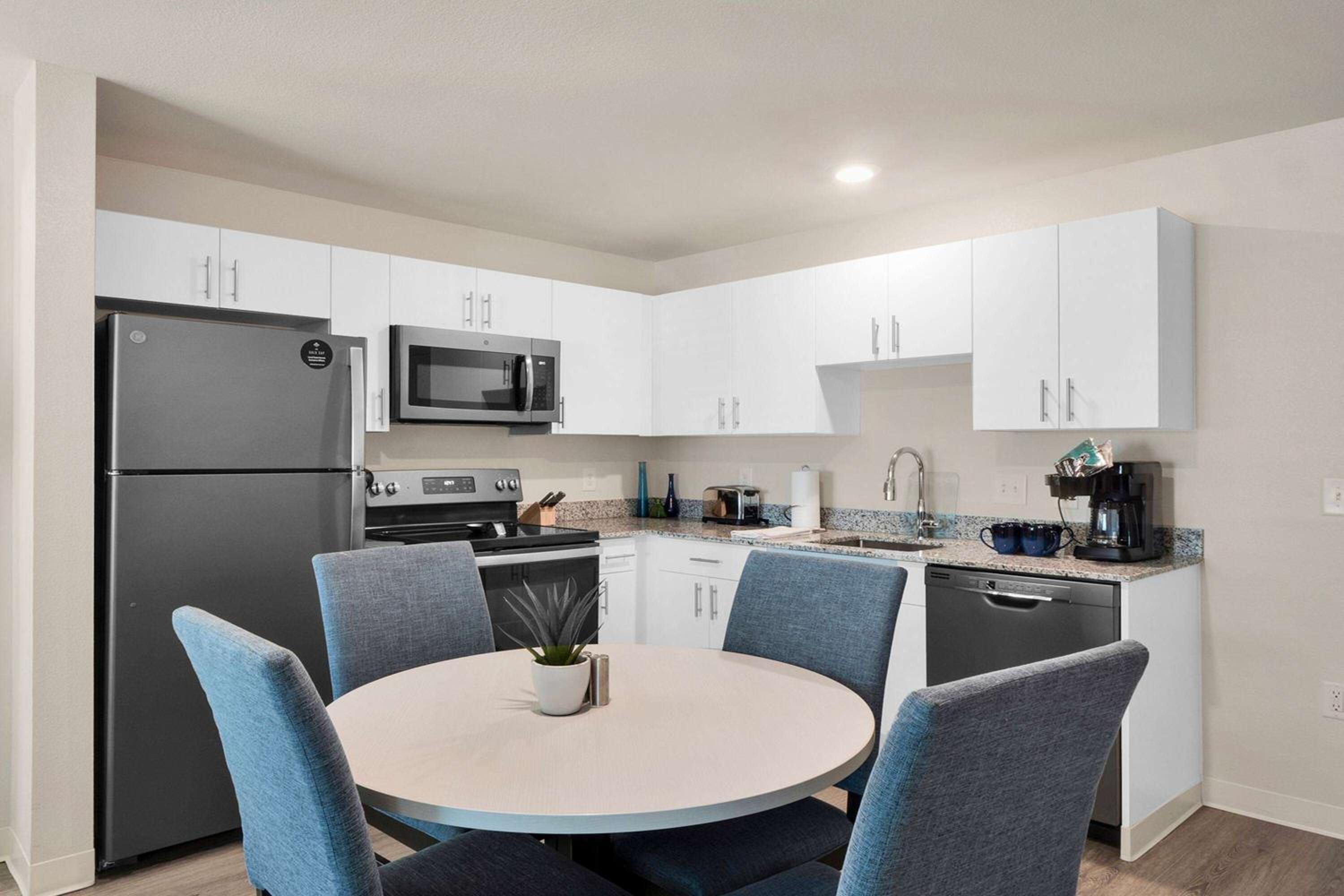 Two Bedroom Suite Hearing Accessible - 2 Queen Beds - Photo 15