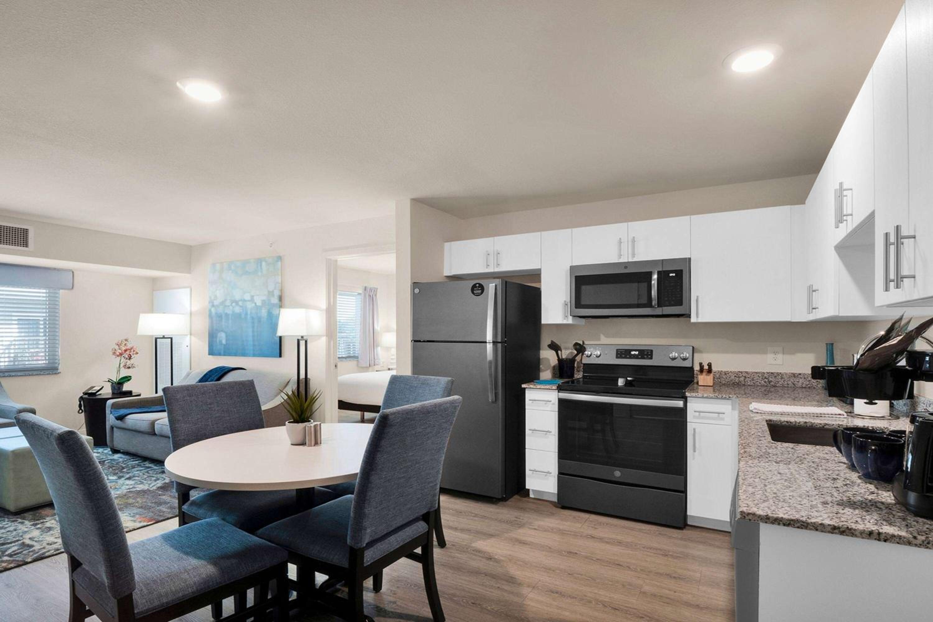 Two Bedroom Suite Hearing Accessible - 2 Queen Beds - Photo 17