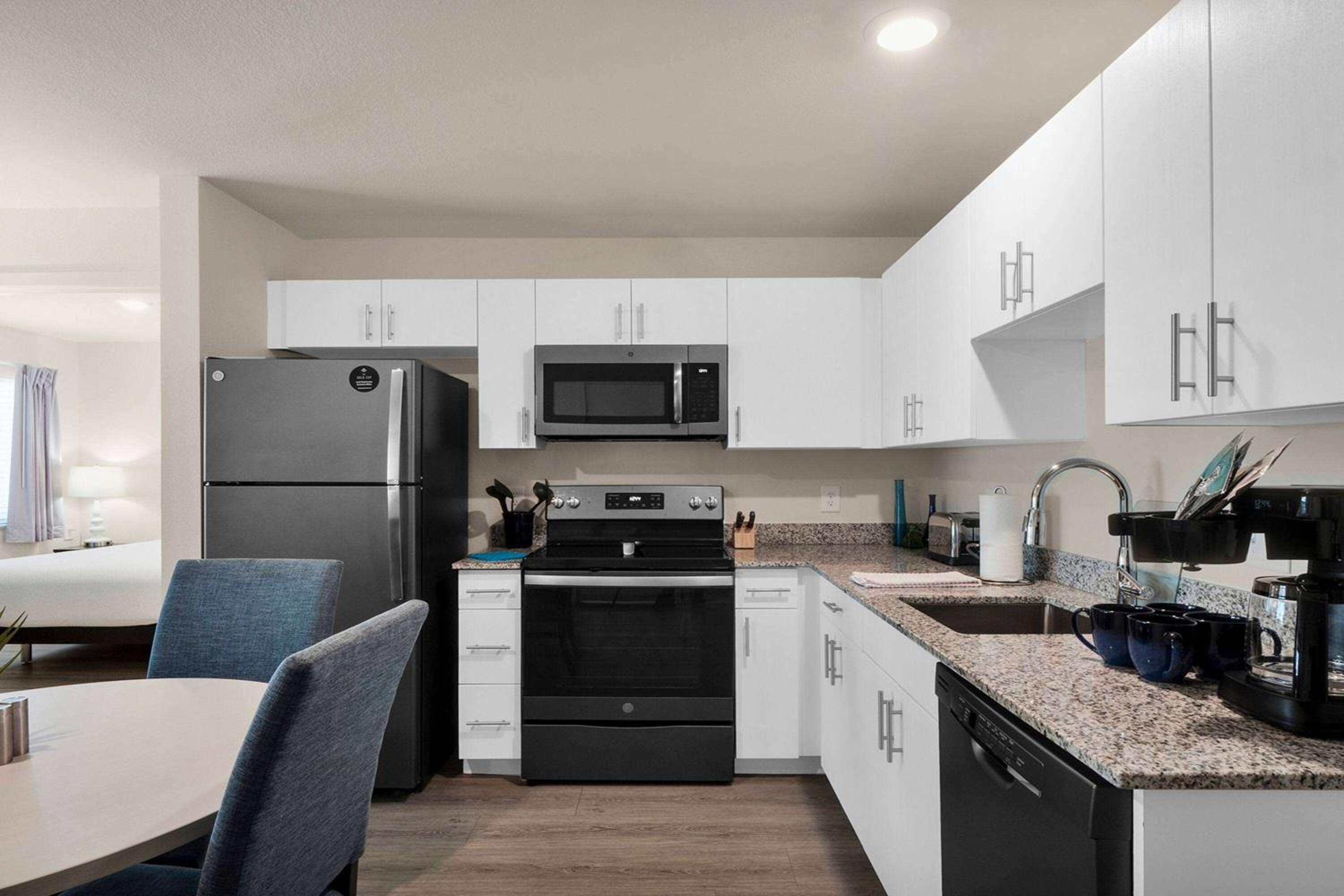 Two Bedroom Suite Hearing Accessible - 2 Queen Beds - Photo 19
