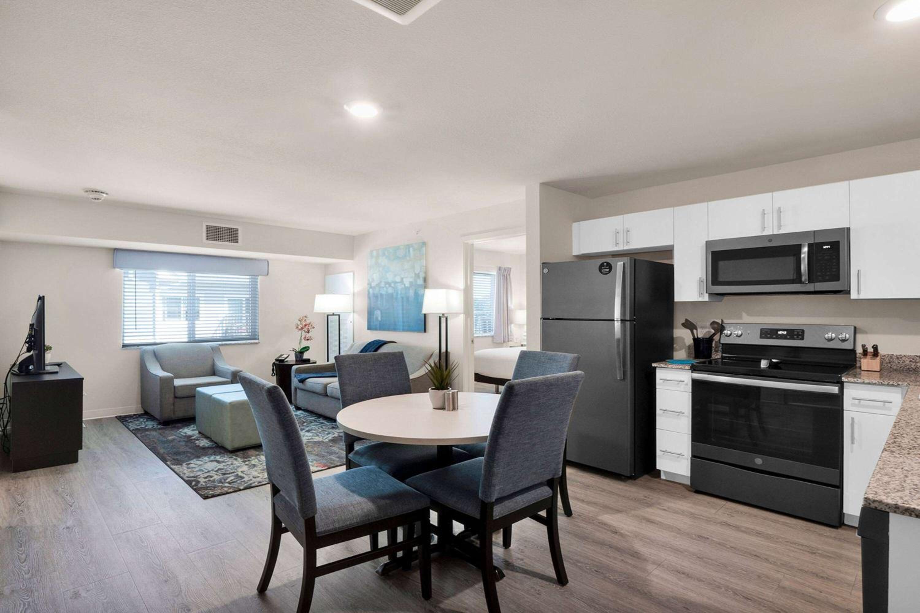 Two Bedroom Suite Hearing Accessible - 2 Queen Beds - Photo 18